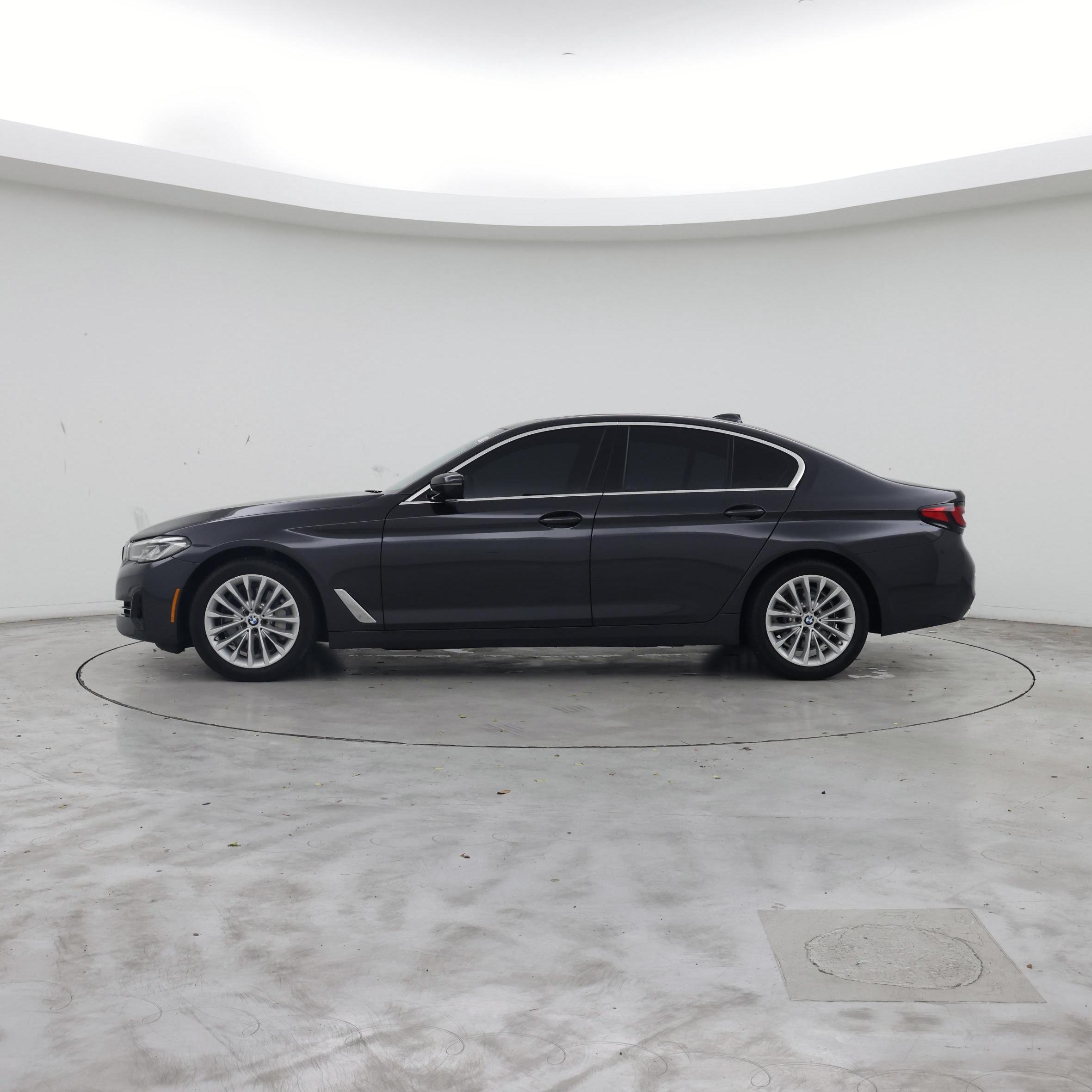 Thumbnail: 2023 BMW 5 Series - 3