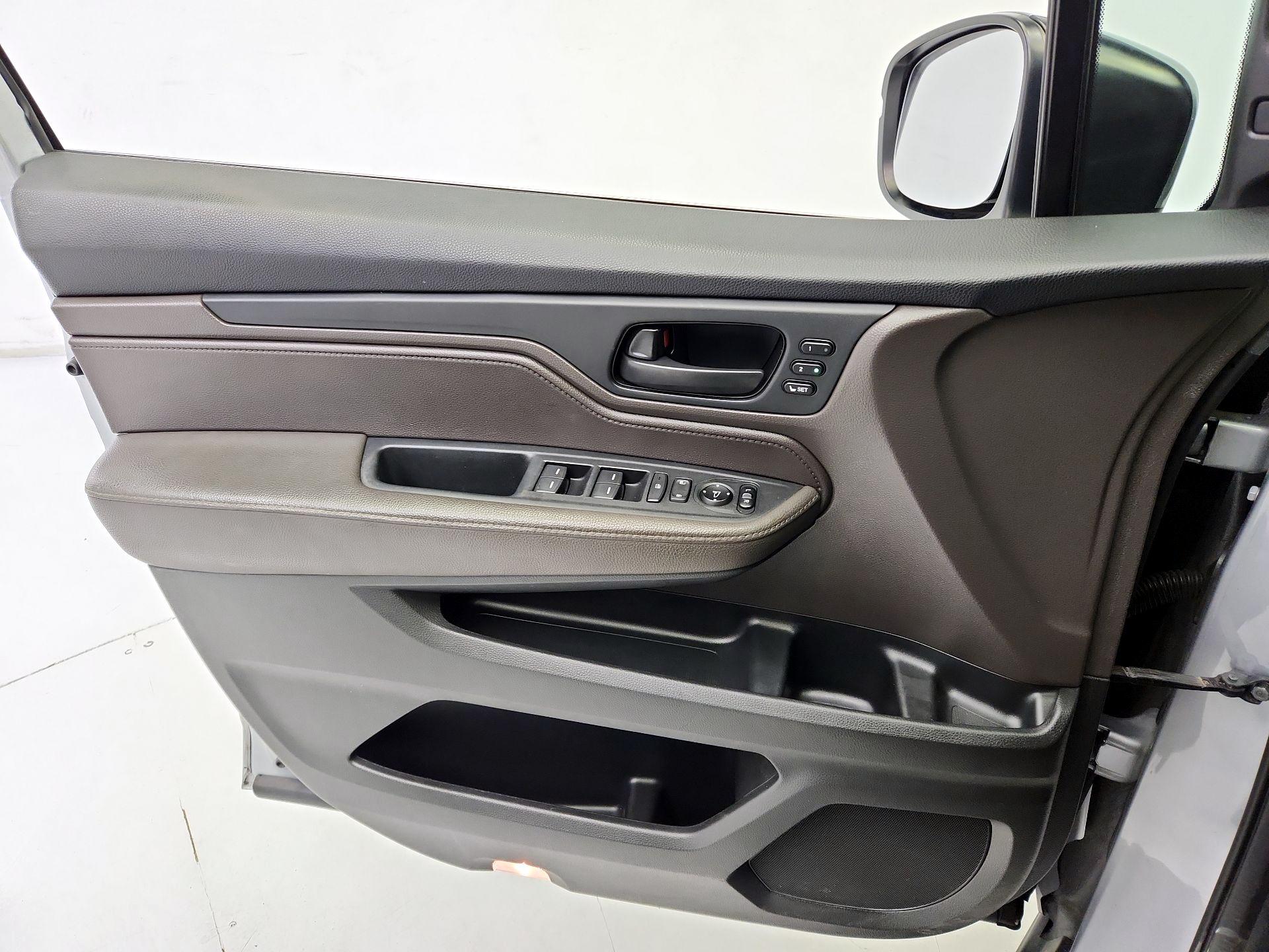 Thumbnail: 2019 Honda Odyssey - 12