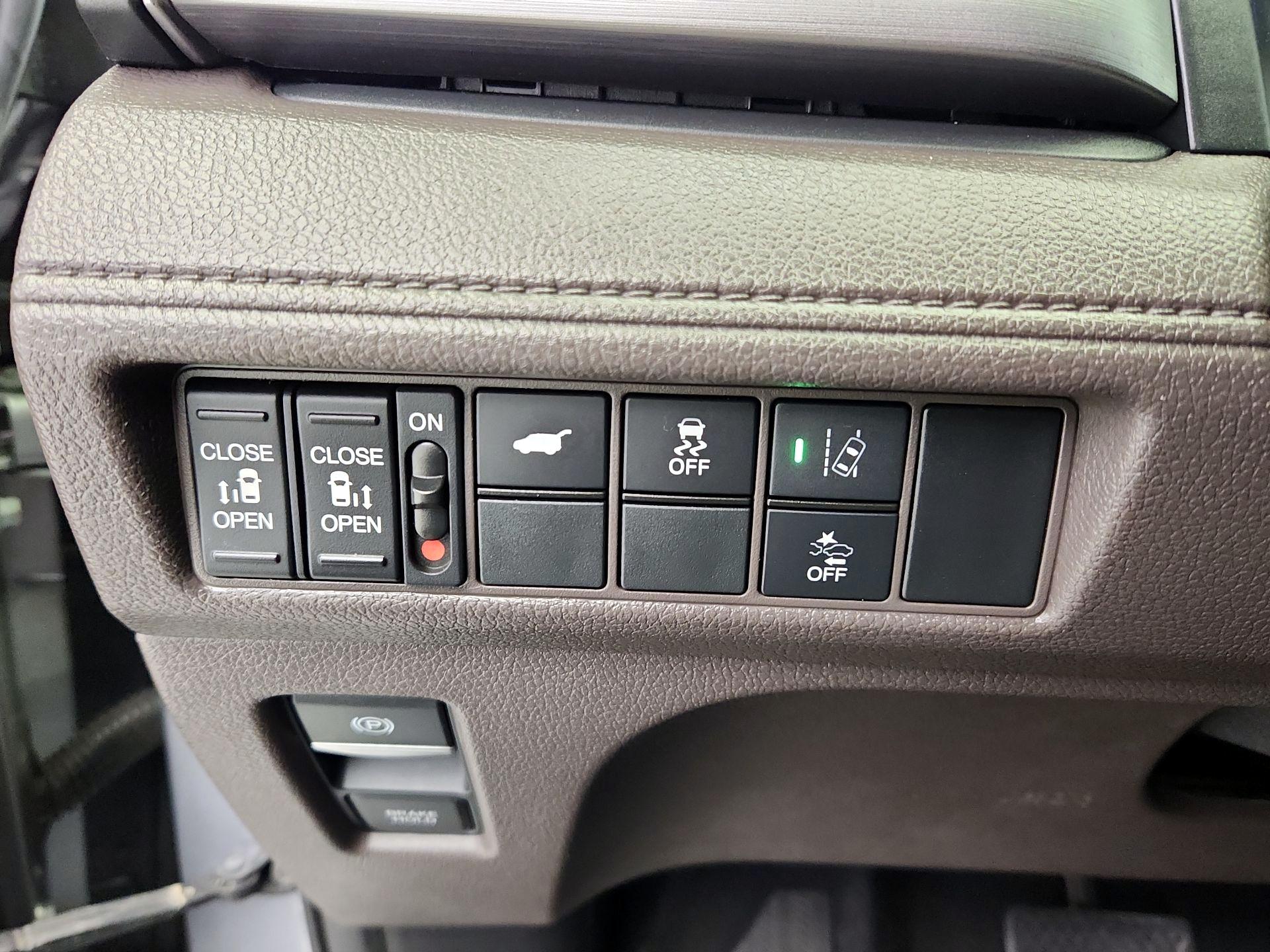 Thumbnail: 2019 Honda Odyssey - 13