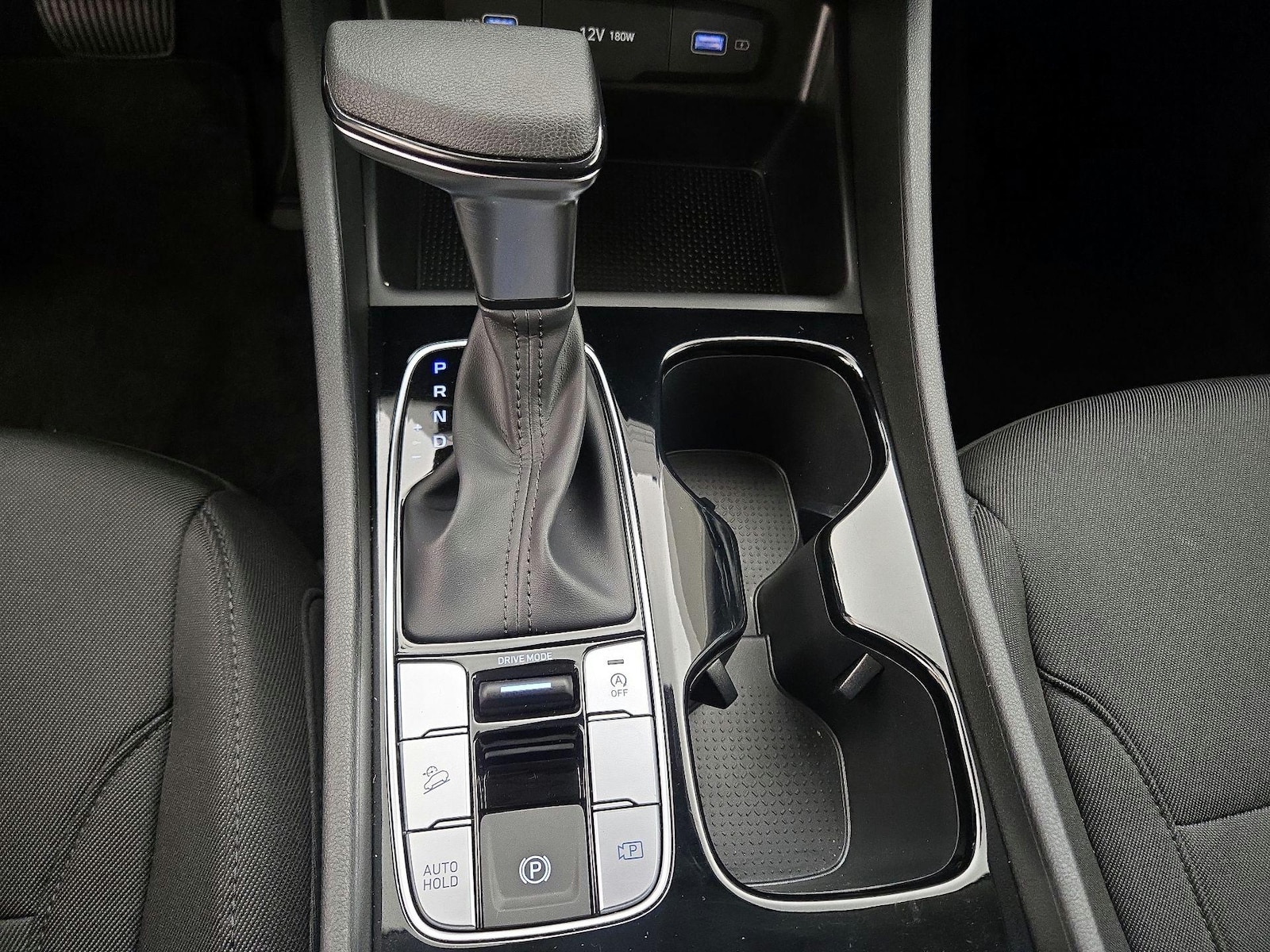 2023 Hyundai Tucson SE - Photo 18