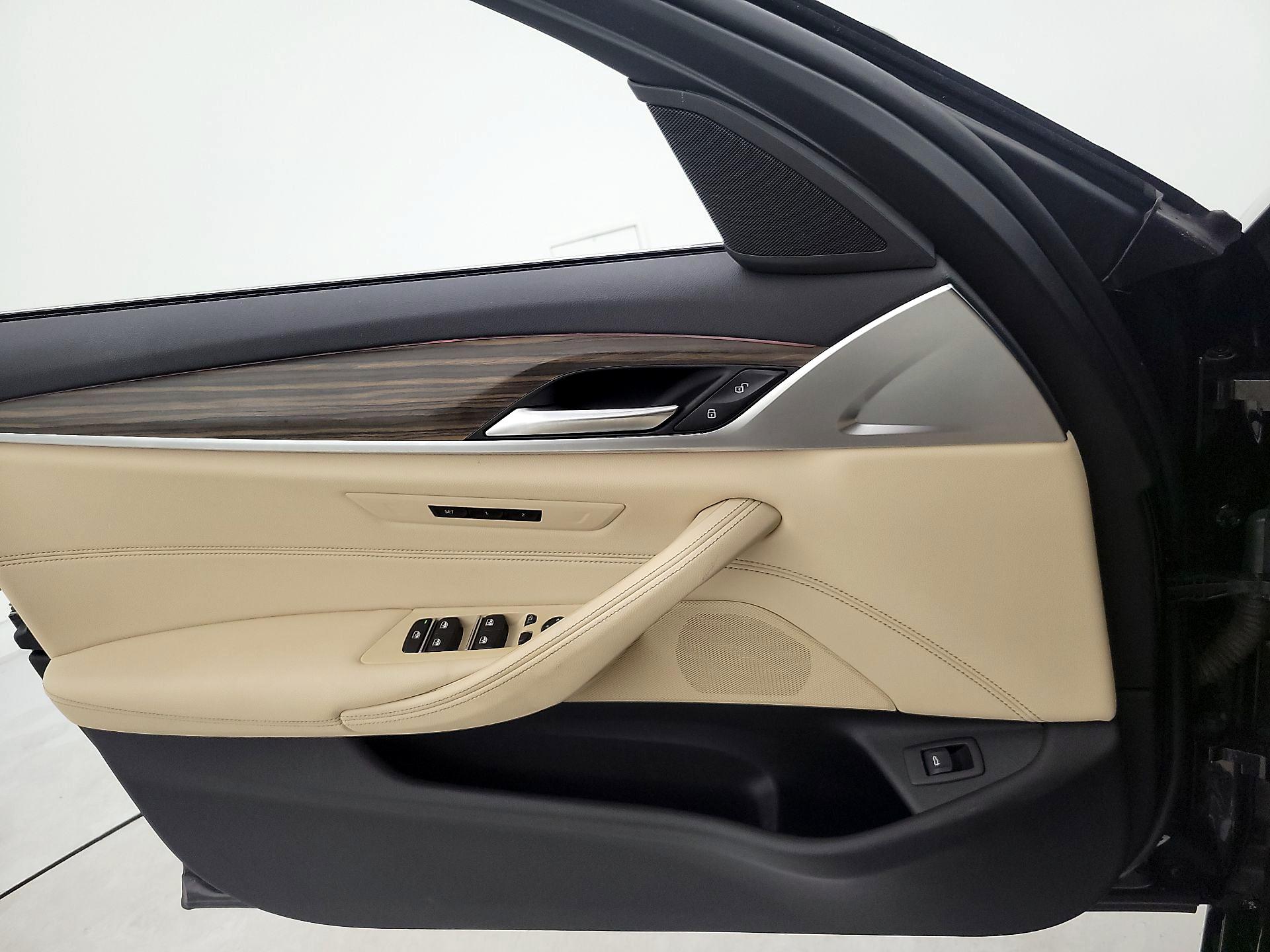 Thumbnail: 2022 BMW 5 Series - 12