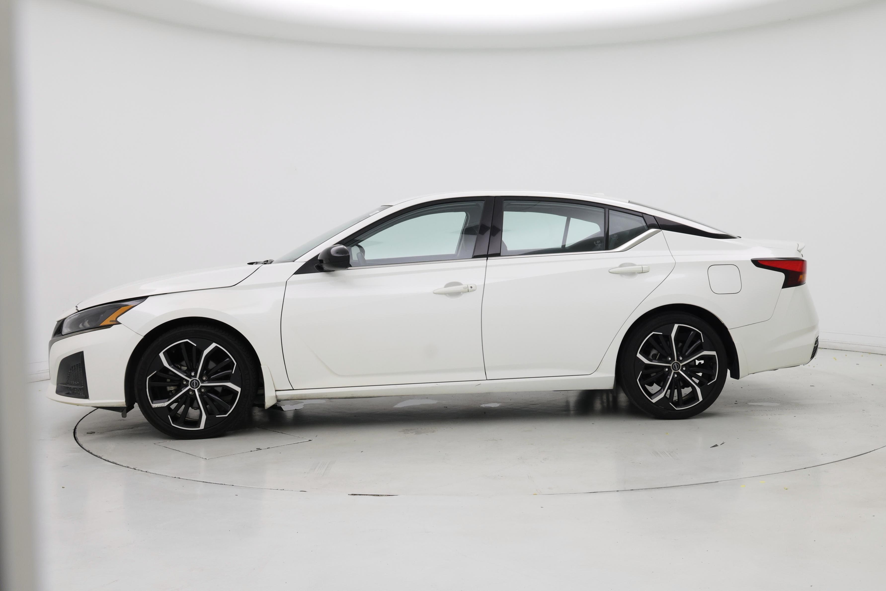 Thumbnail: 2023 Nissan Altima - 3