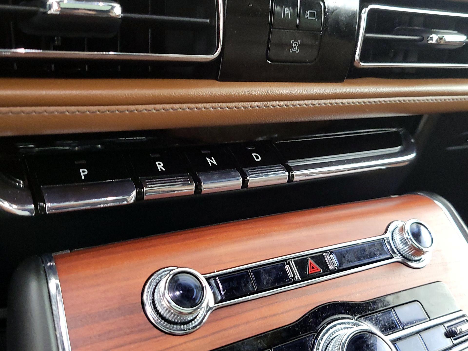 Thumbnail: 2023 Lincoln Aviator - 18