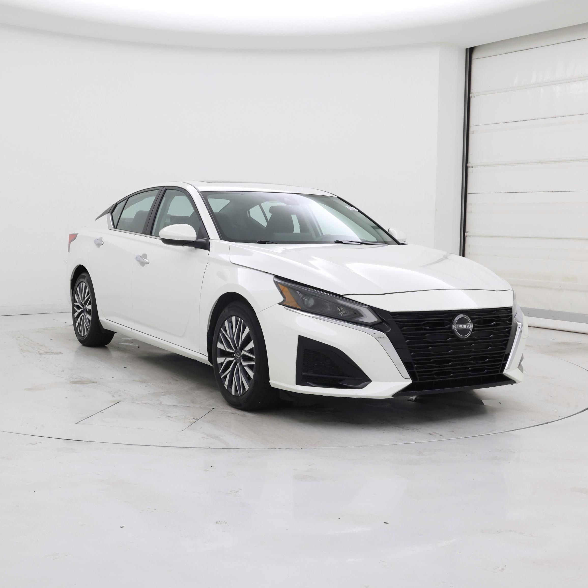 White 2023 Nissan Altima Sedan Front-Wheel Drive Automatic