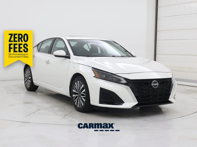 White 2023 Nissan Altima Sedan Front-Wheel Drive Automatic
