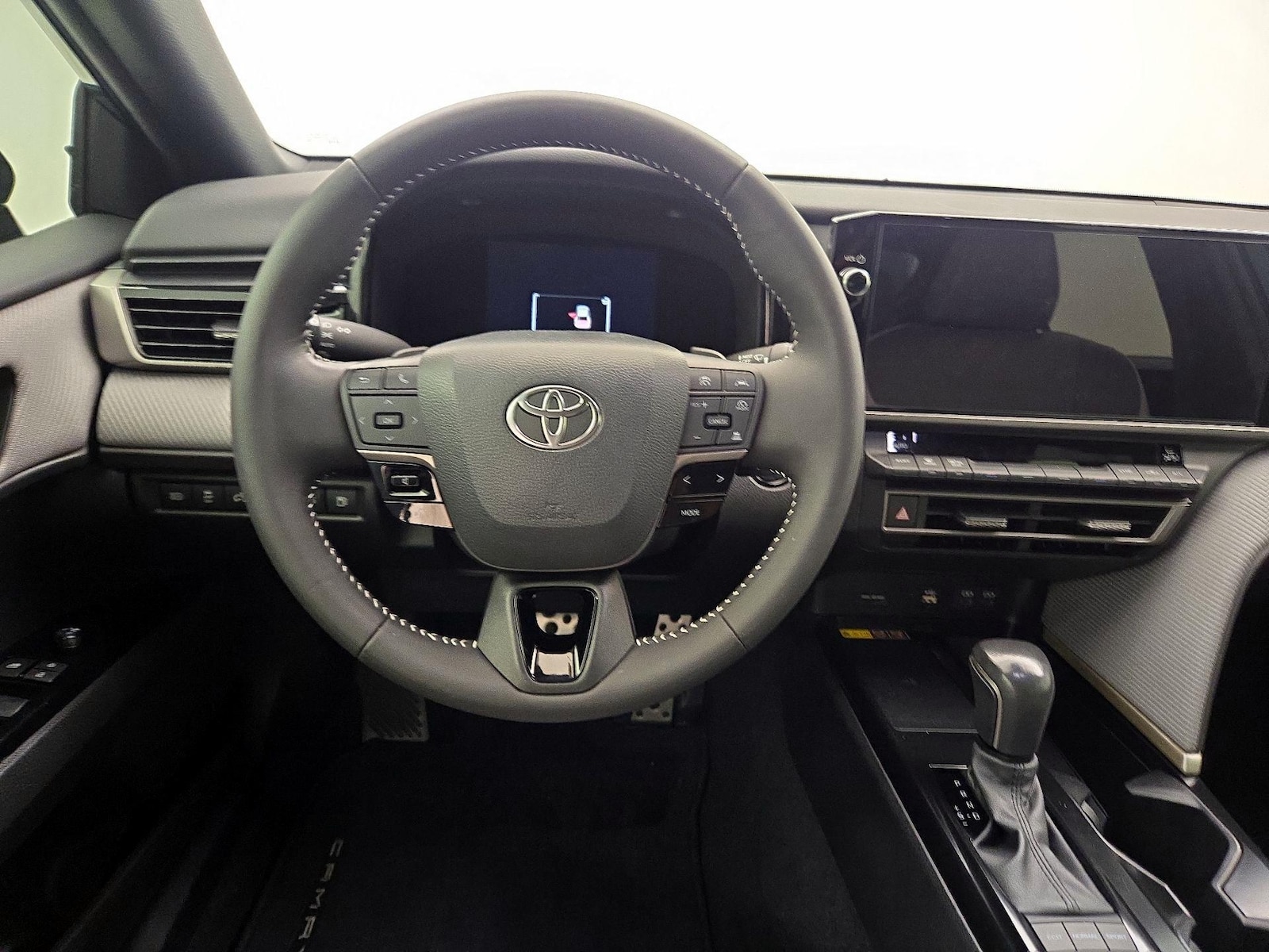 2025 Toyota Camry SE - Photo 11