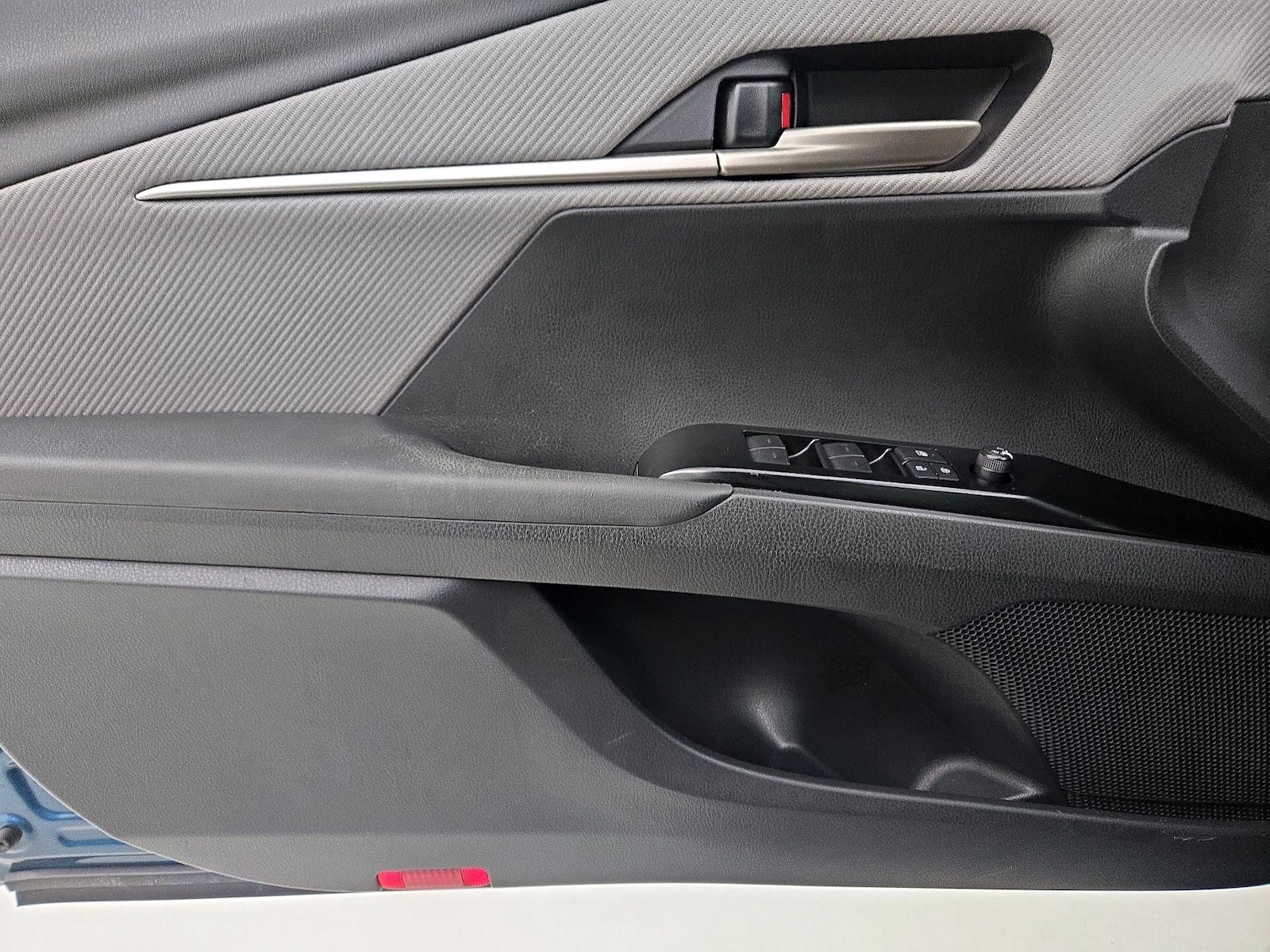 2025 Toyota Camry SE - Photo 13