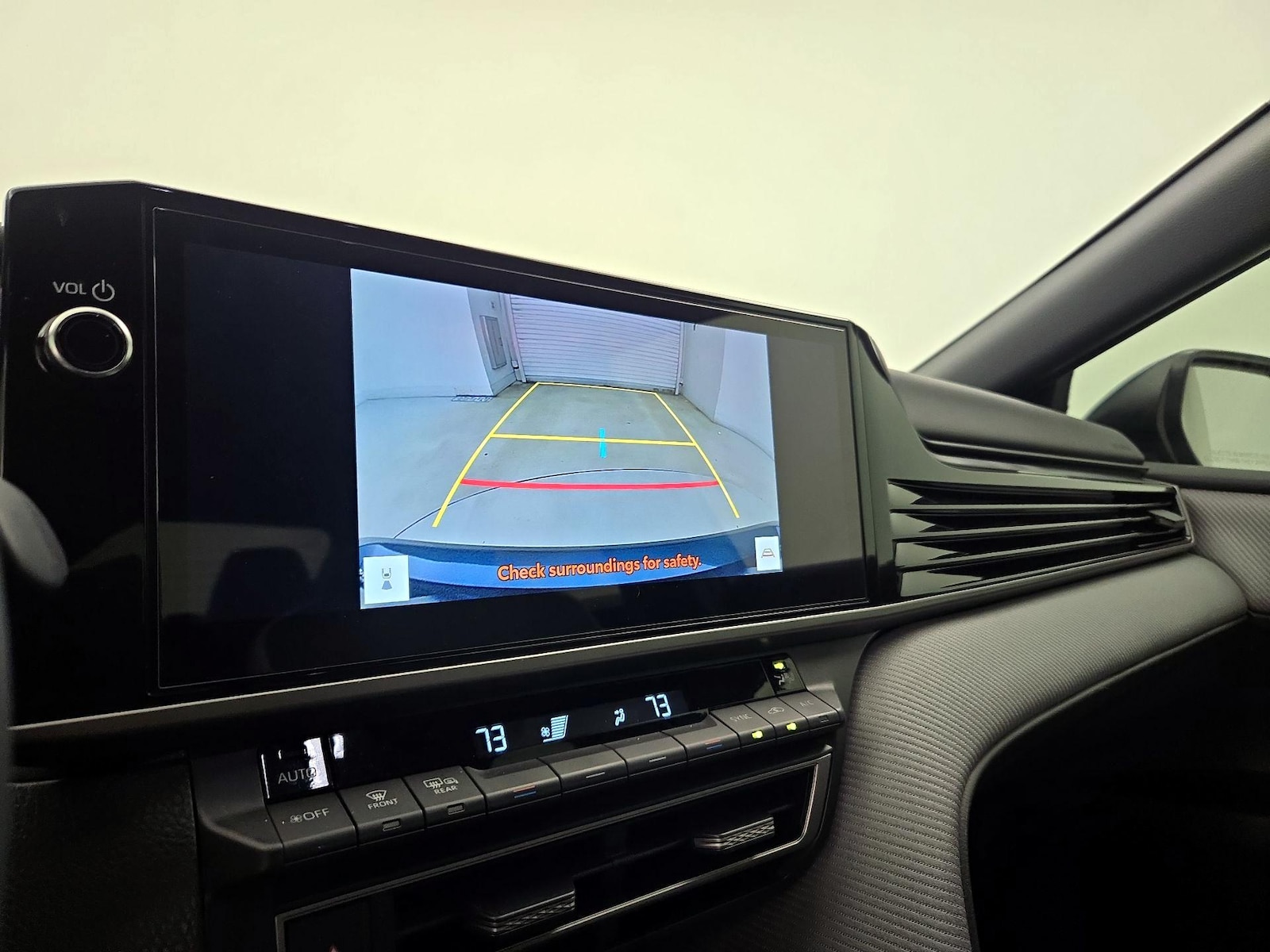 2025 Toyota Camry SE - Photo 15