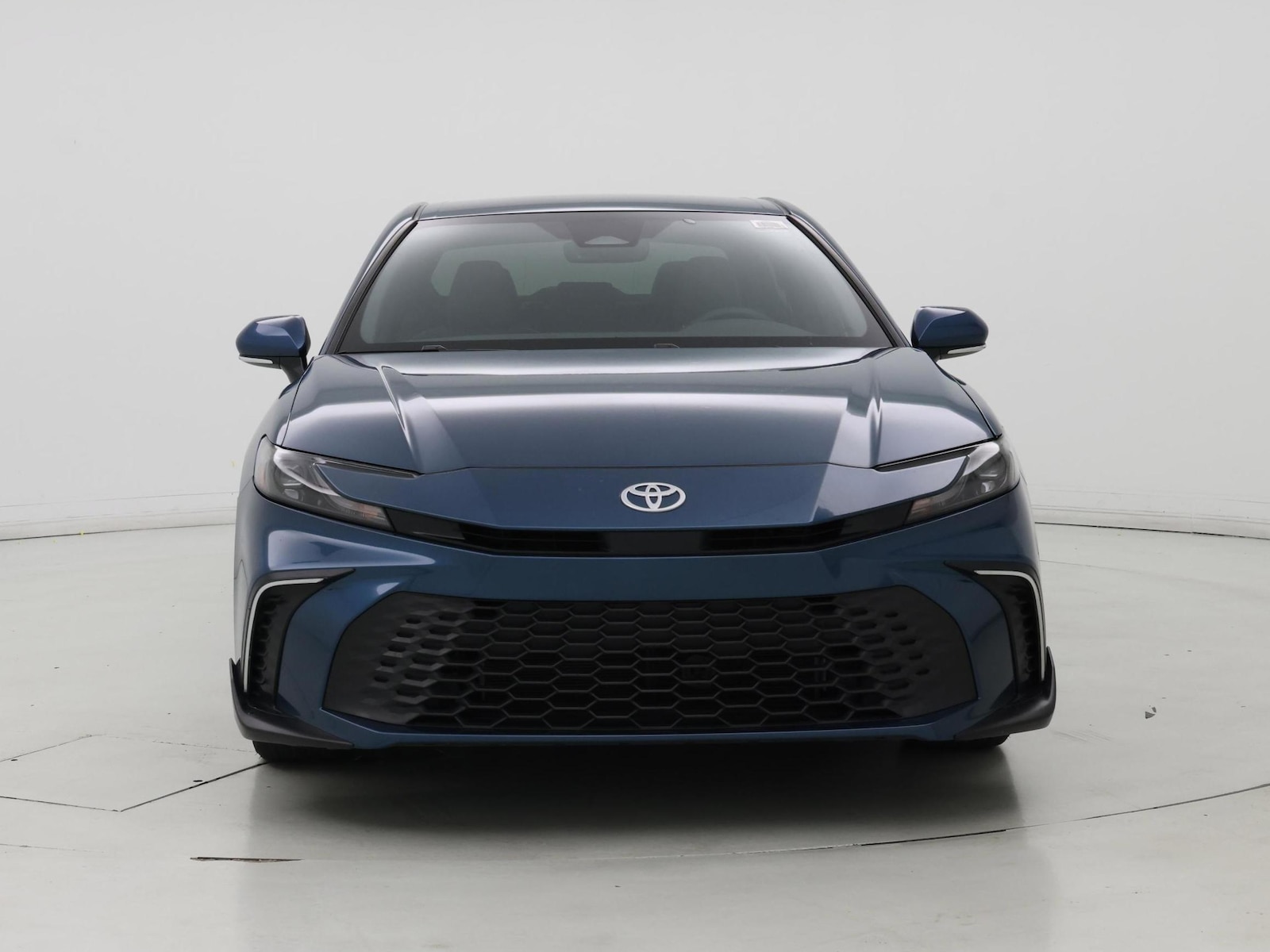 2025 Toyota Camry SE - Photo 6