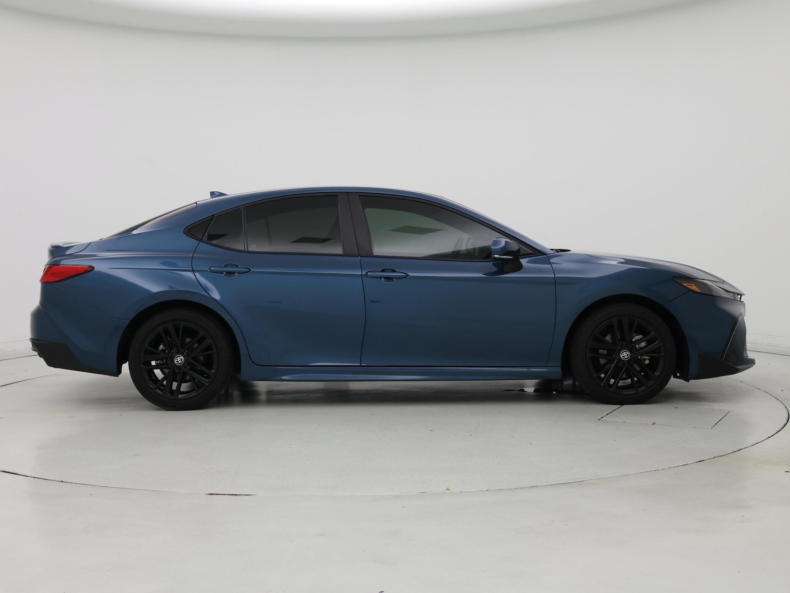 2025 Toyota Camry SE - Photo 8