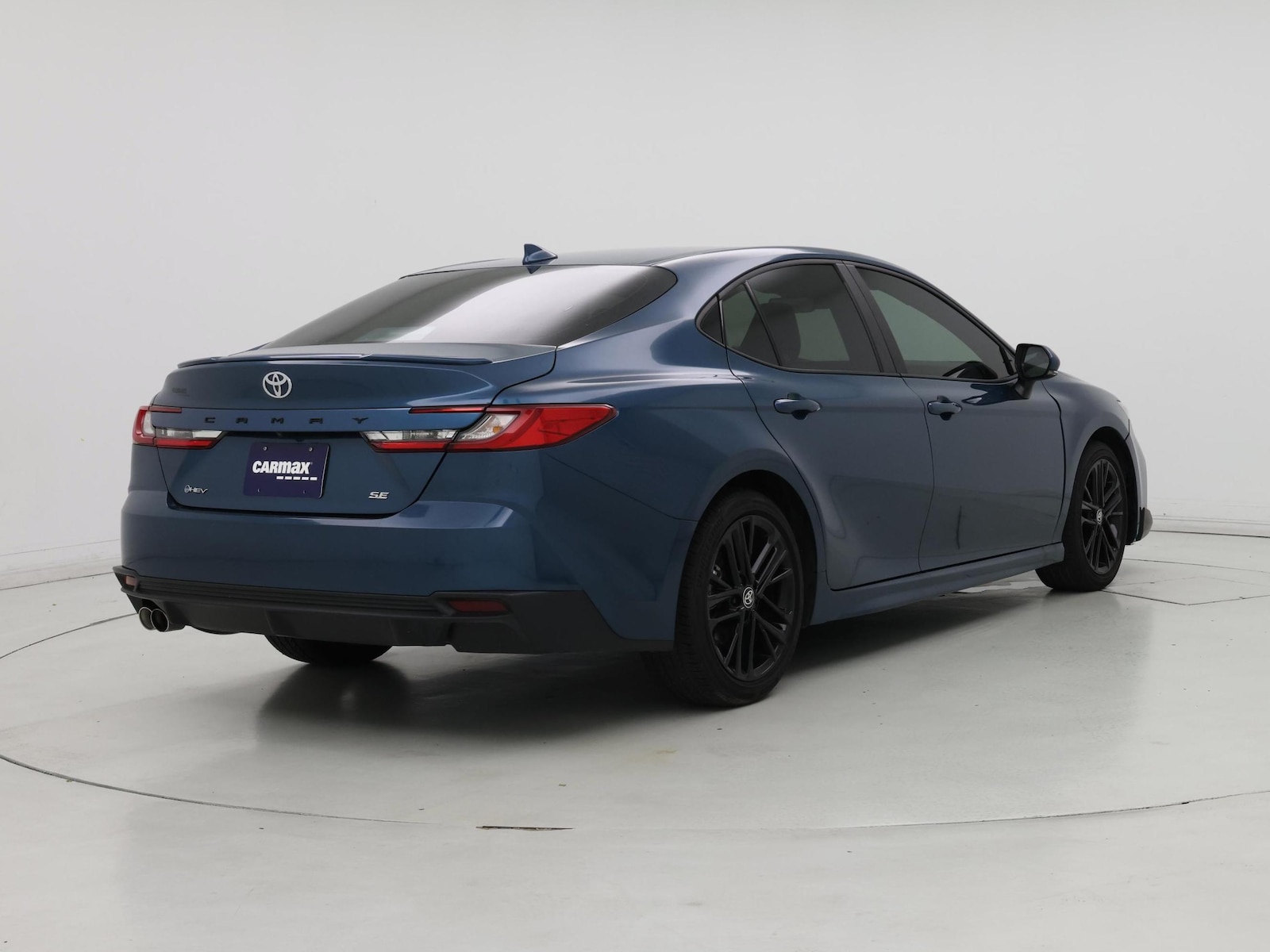 2025 Toyota Camry SE - Photo 9