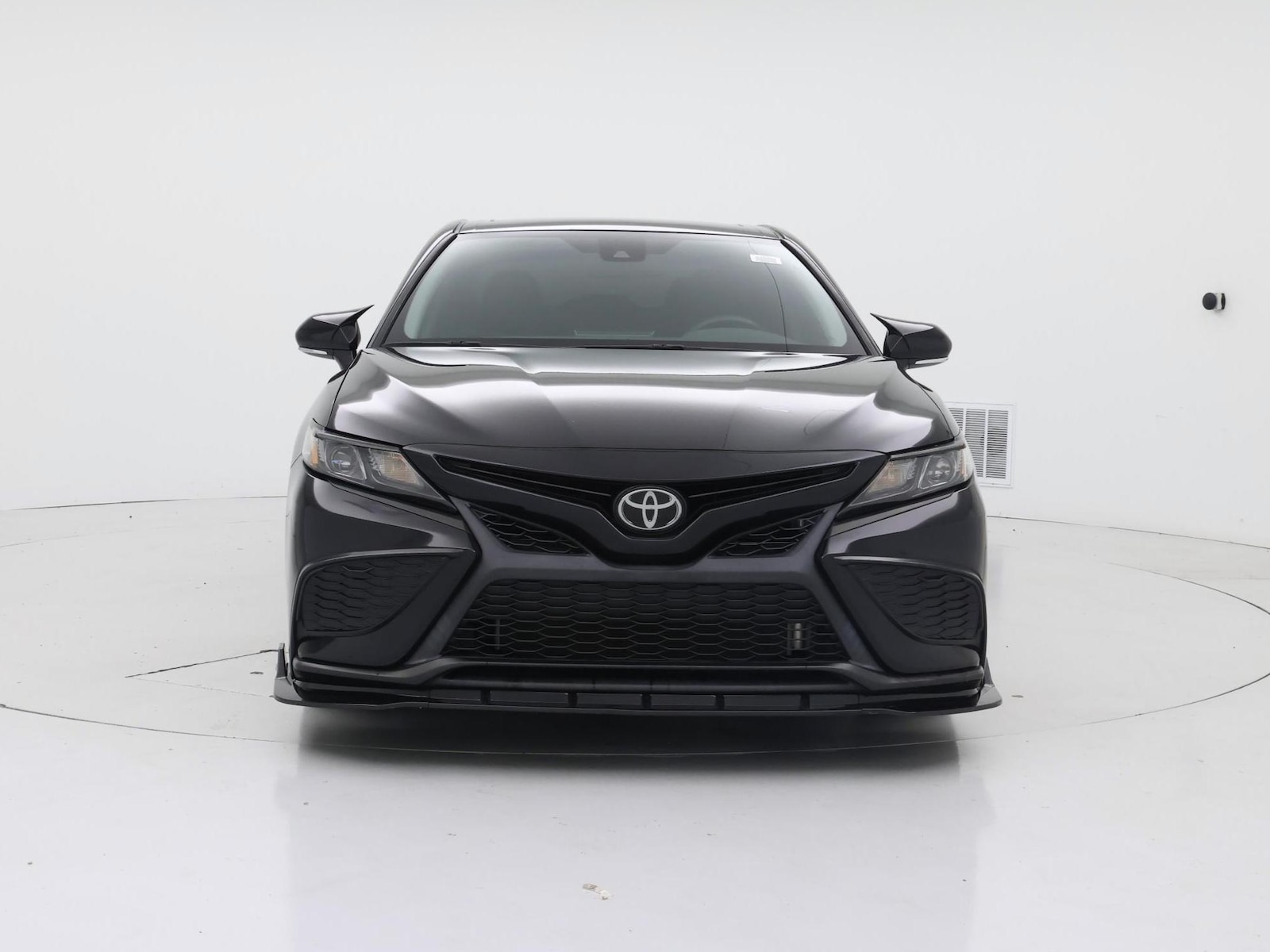 2024 Toyota Camry SE - Photo 6