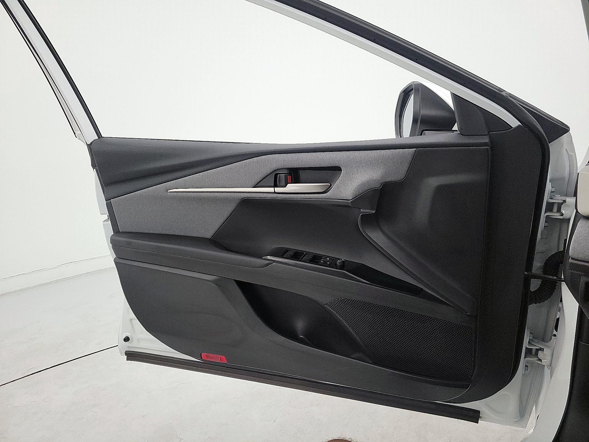 Thumbnail: 2025 Toyota Camry - 12