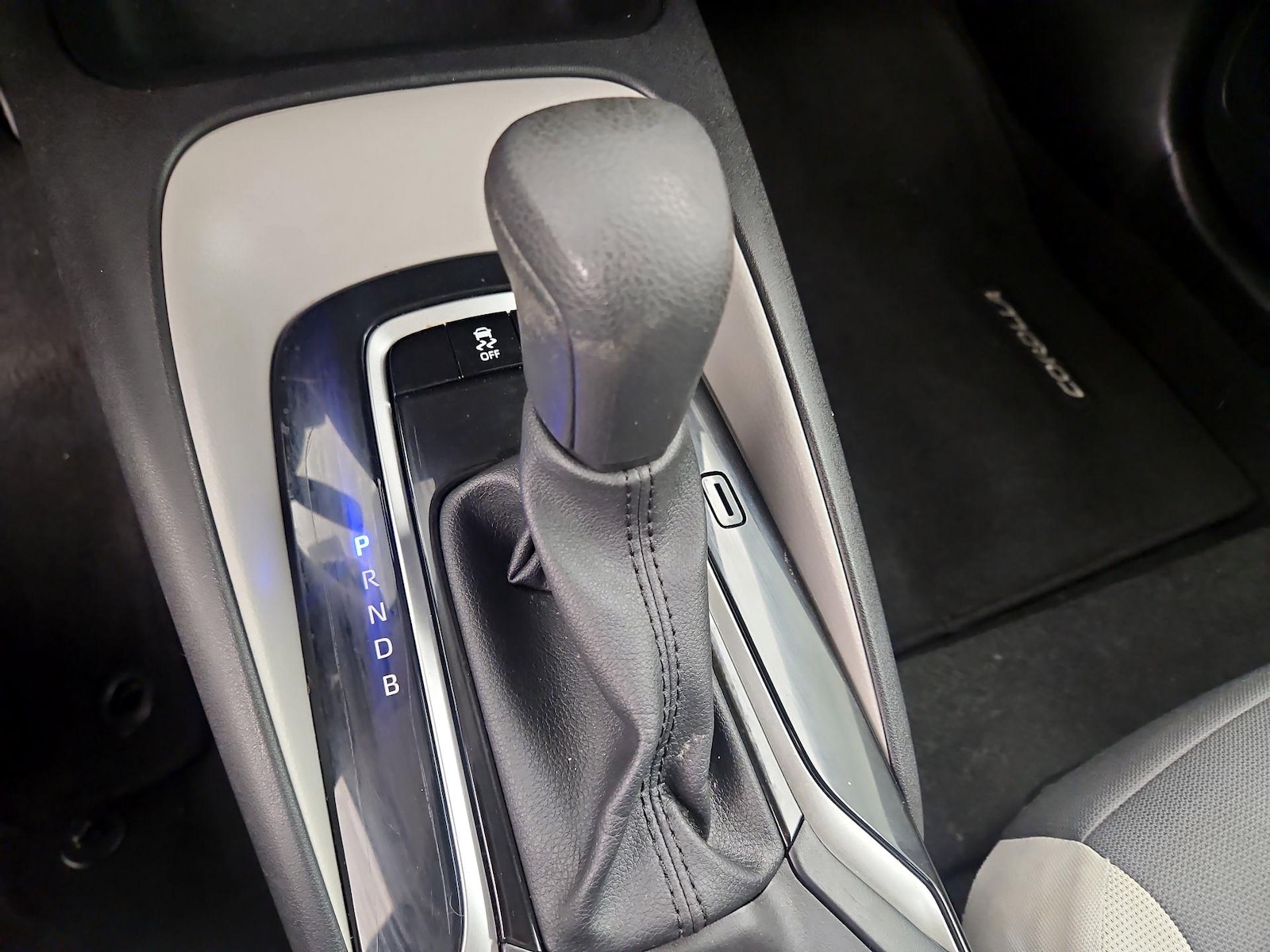 2025 Toyota Corolla LE - Photo 19