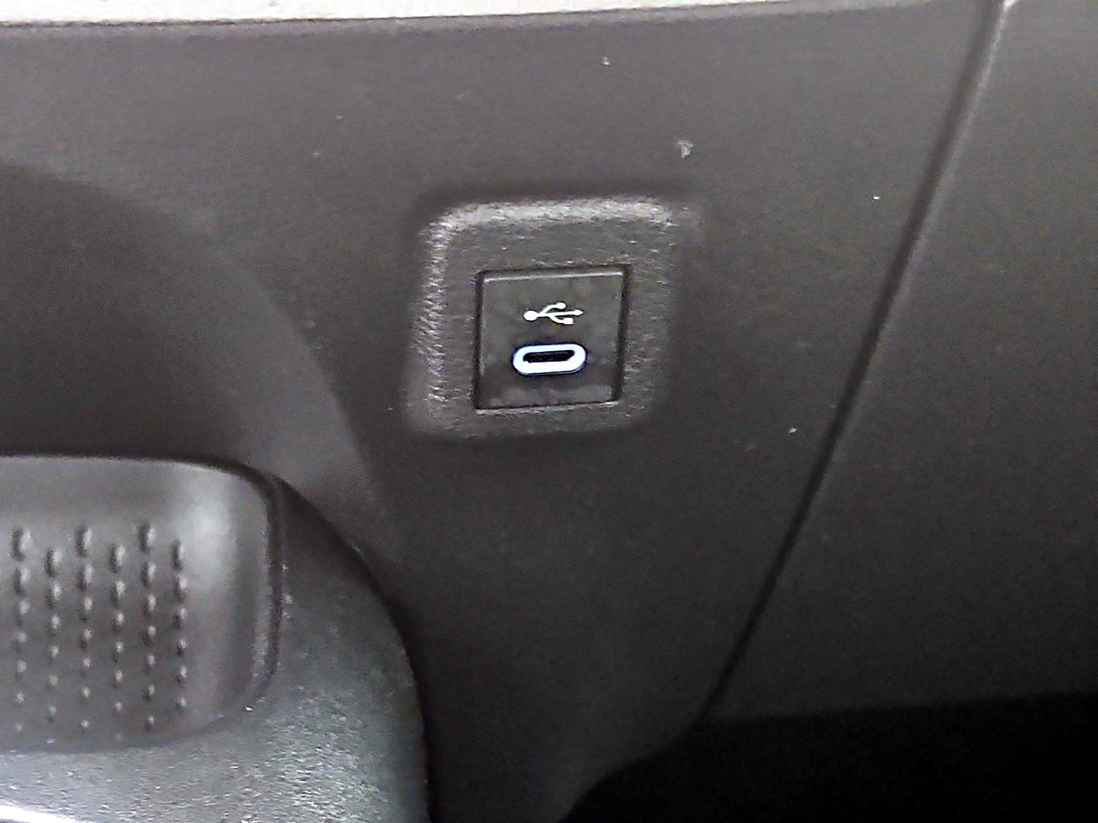 2025 Toyota Corolla LE - Photo 20