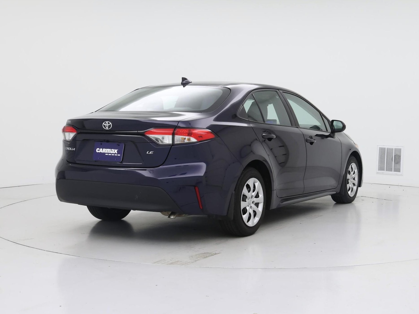 2025 Toyota Corolla LE - Photo 9