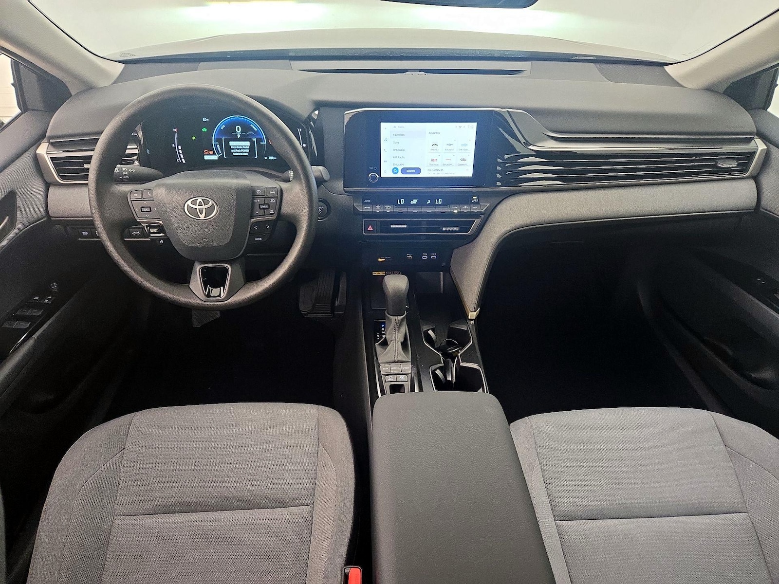 2025 Toyota Camry LE - Photo 10