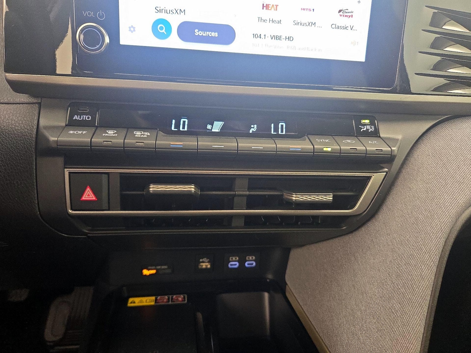2025 Toyota Camry LE - Photo 17