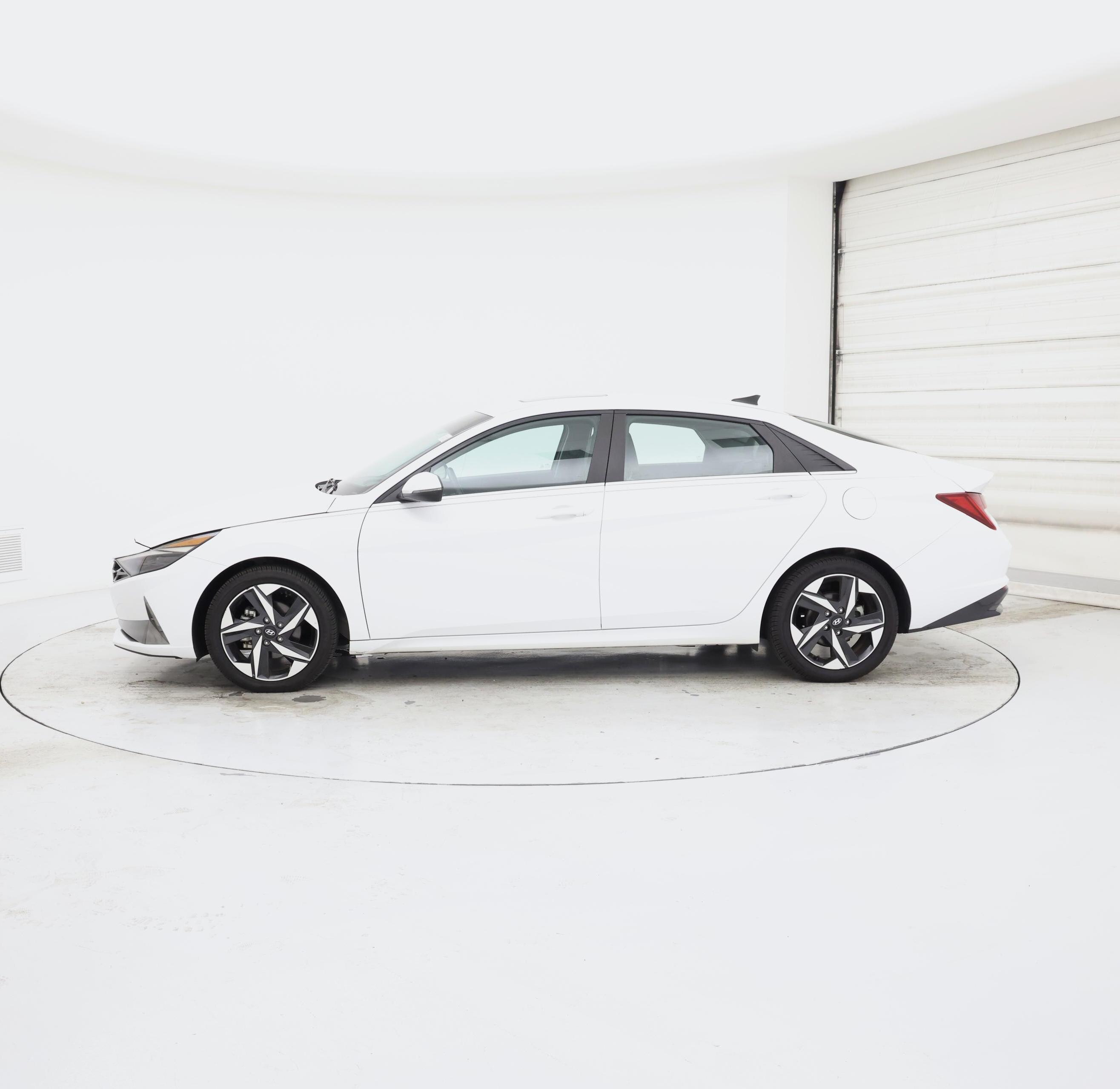 Thumbnail: 2023 Hyundai Elantra - 3