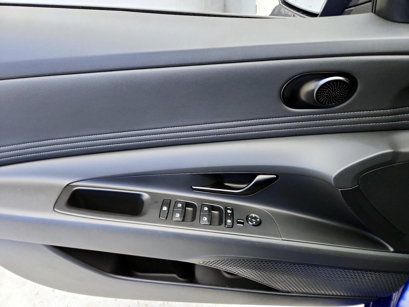 2025 Hyundai Elantra SEL - Photo 13