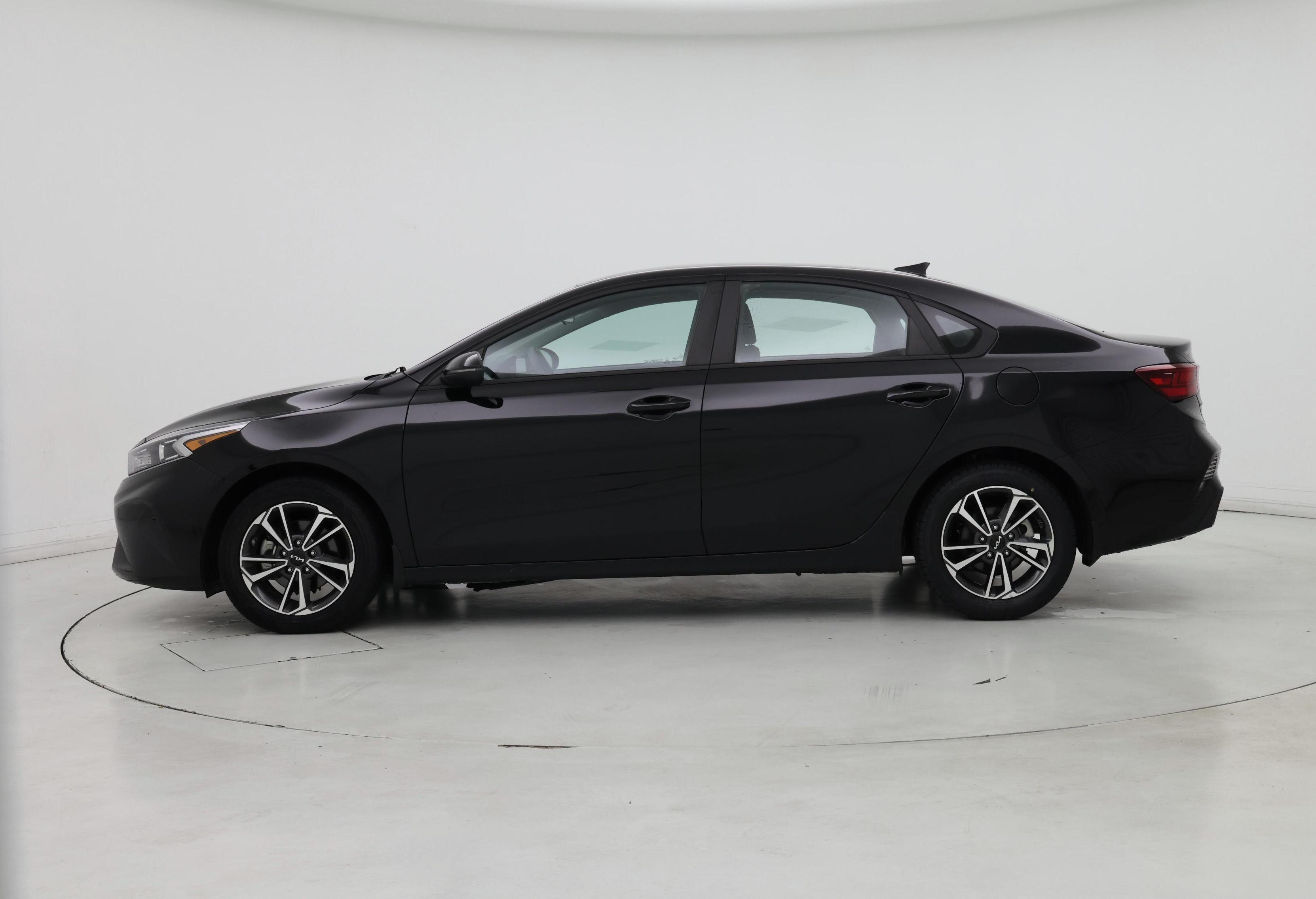 Thumbnail: 2023 Kia Forte - 3