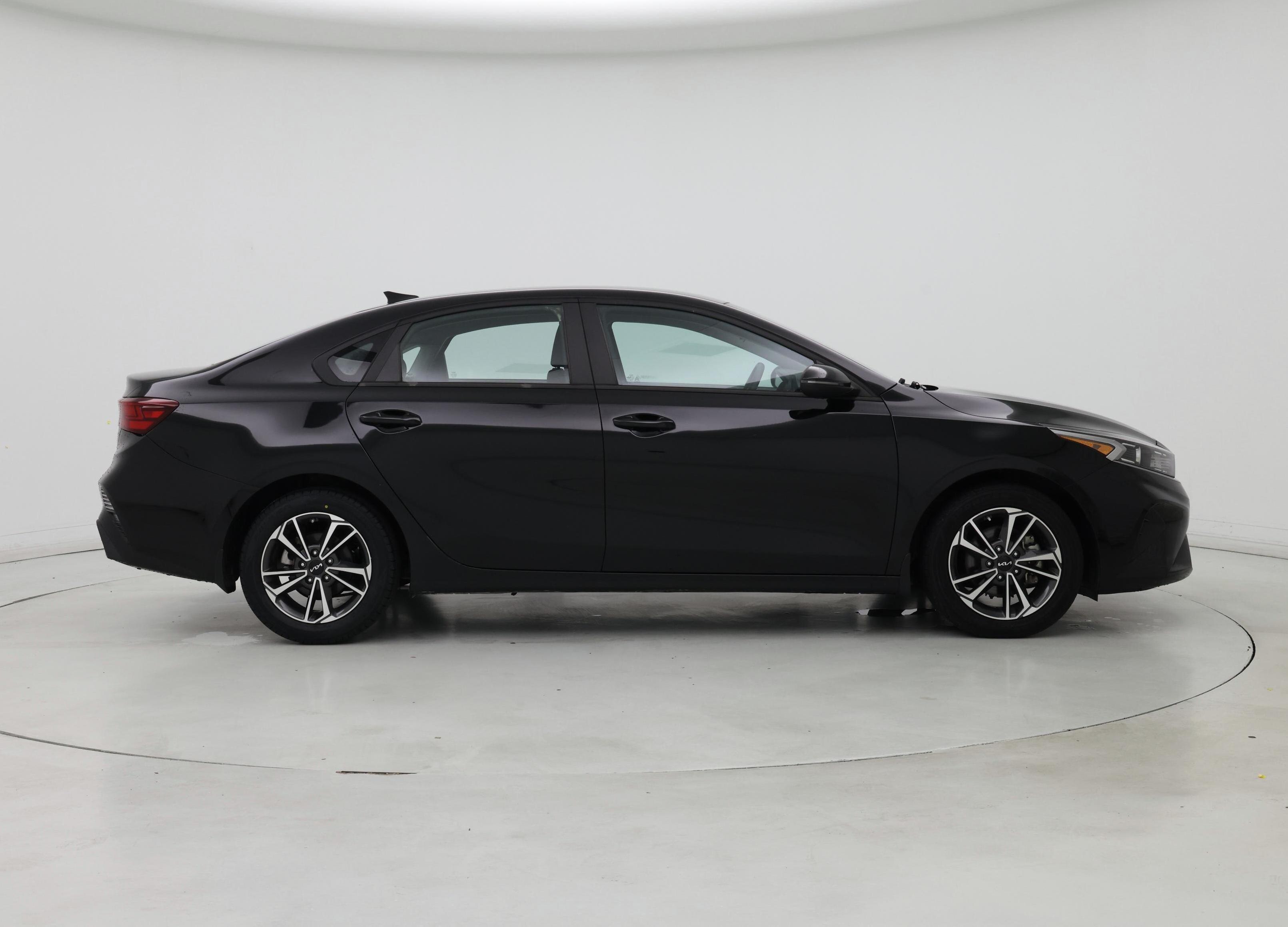 Thumbnail: 2023 Kia Forte - 7