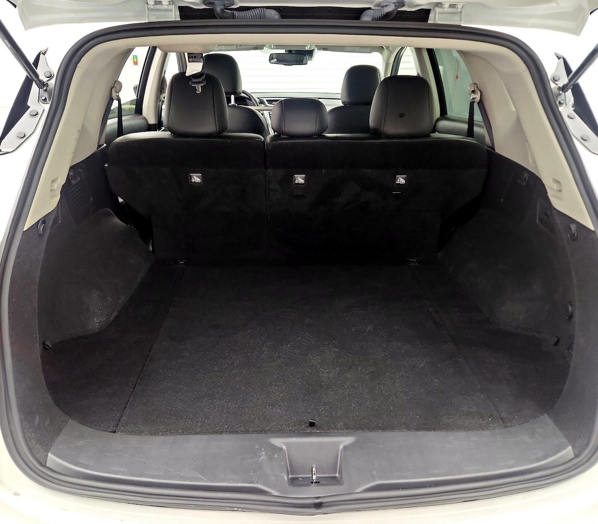 Trunk/Cargo (Seats Up)