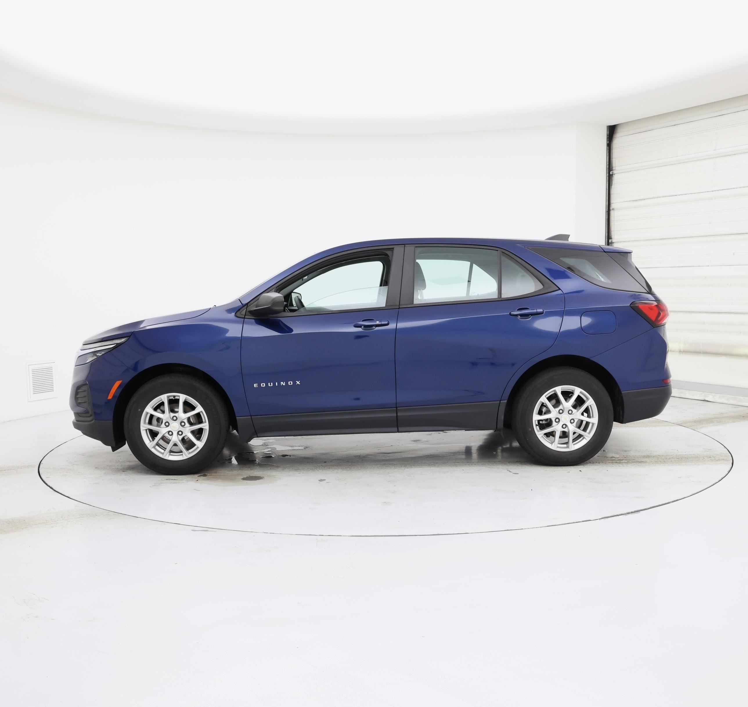 Thumbnail: 2022 Chevrolet Equinox - 3