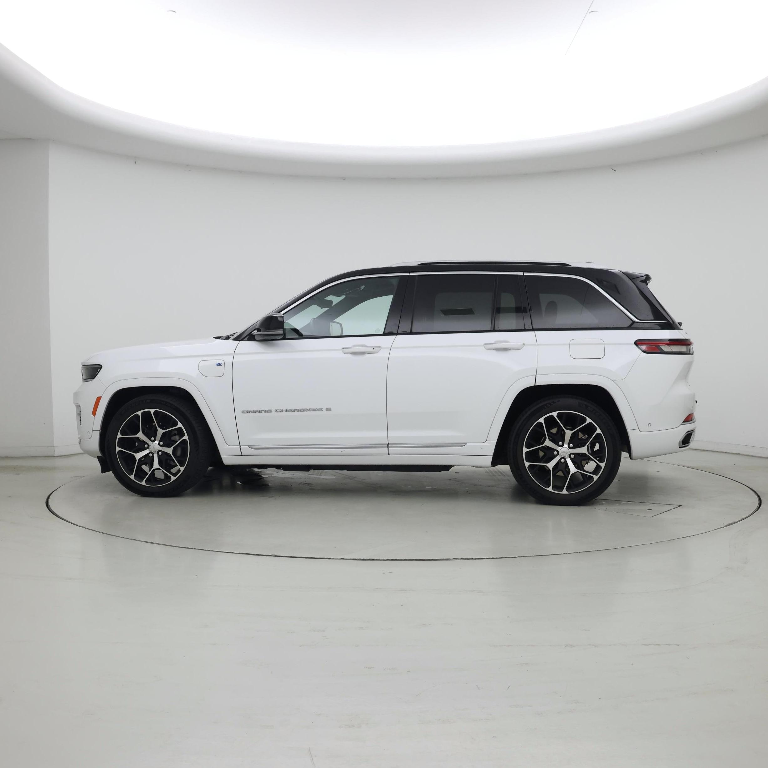 Thumbnail: 2022 Jeep Grand Cherokee - 3