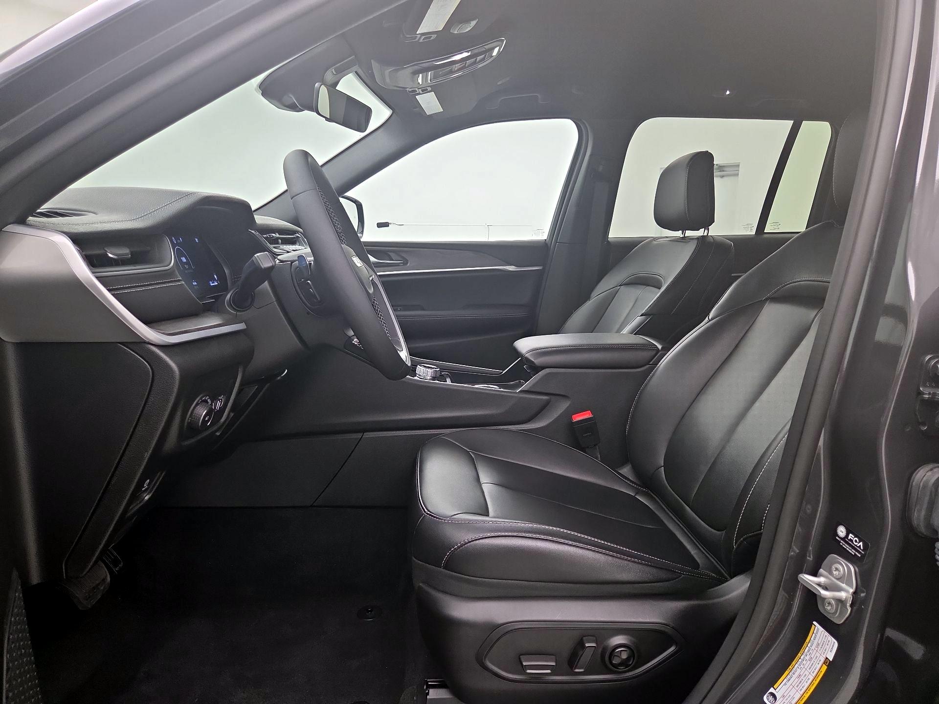 Thumbnail: 2025 Jeep Grand Cherokee - 11