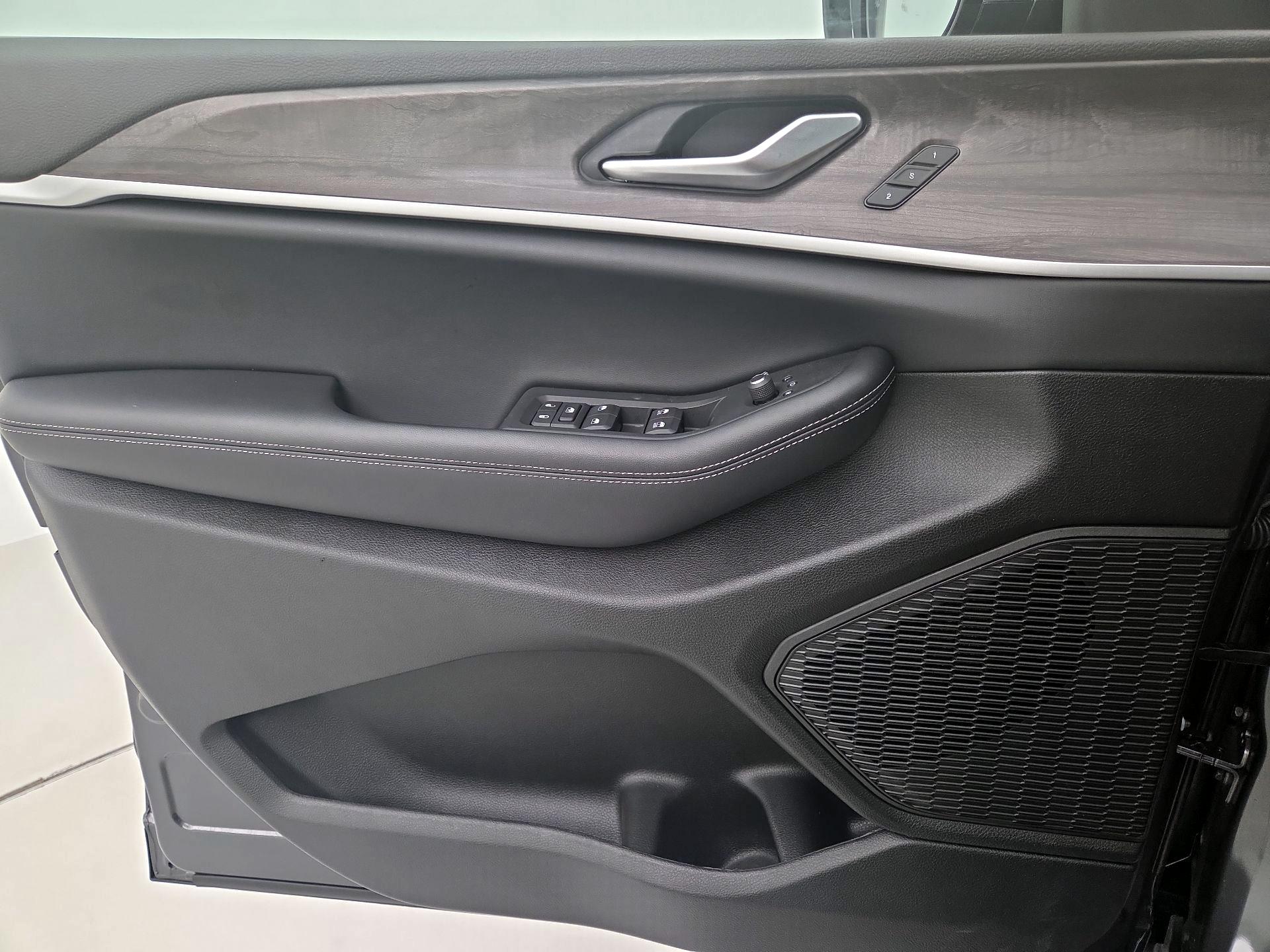Thumbnail: 2025 Jeep Grand Cherokee - 12