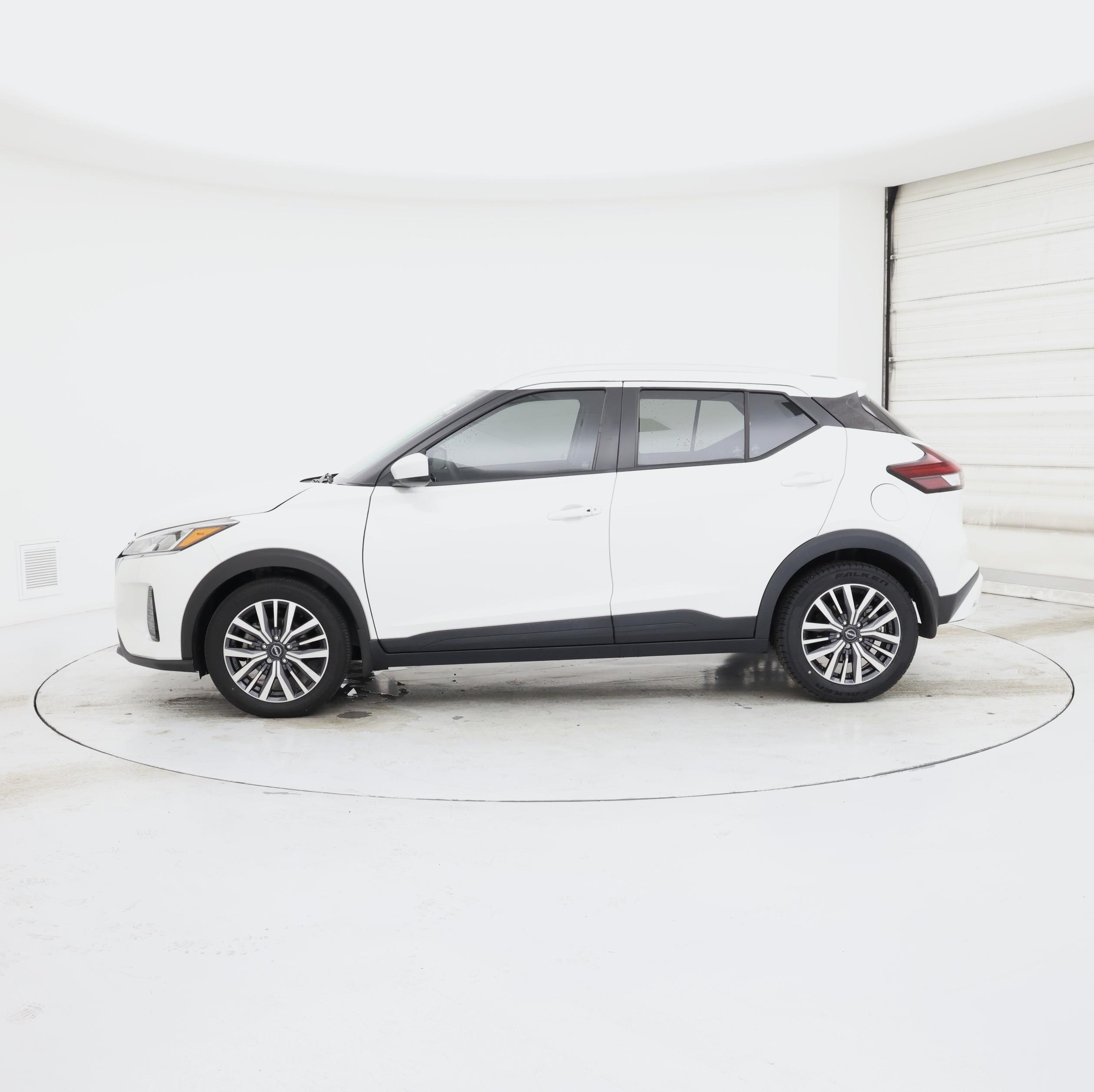 Thumbnail: 2023 Nissan Kicks - 3