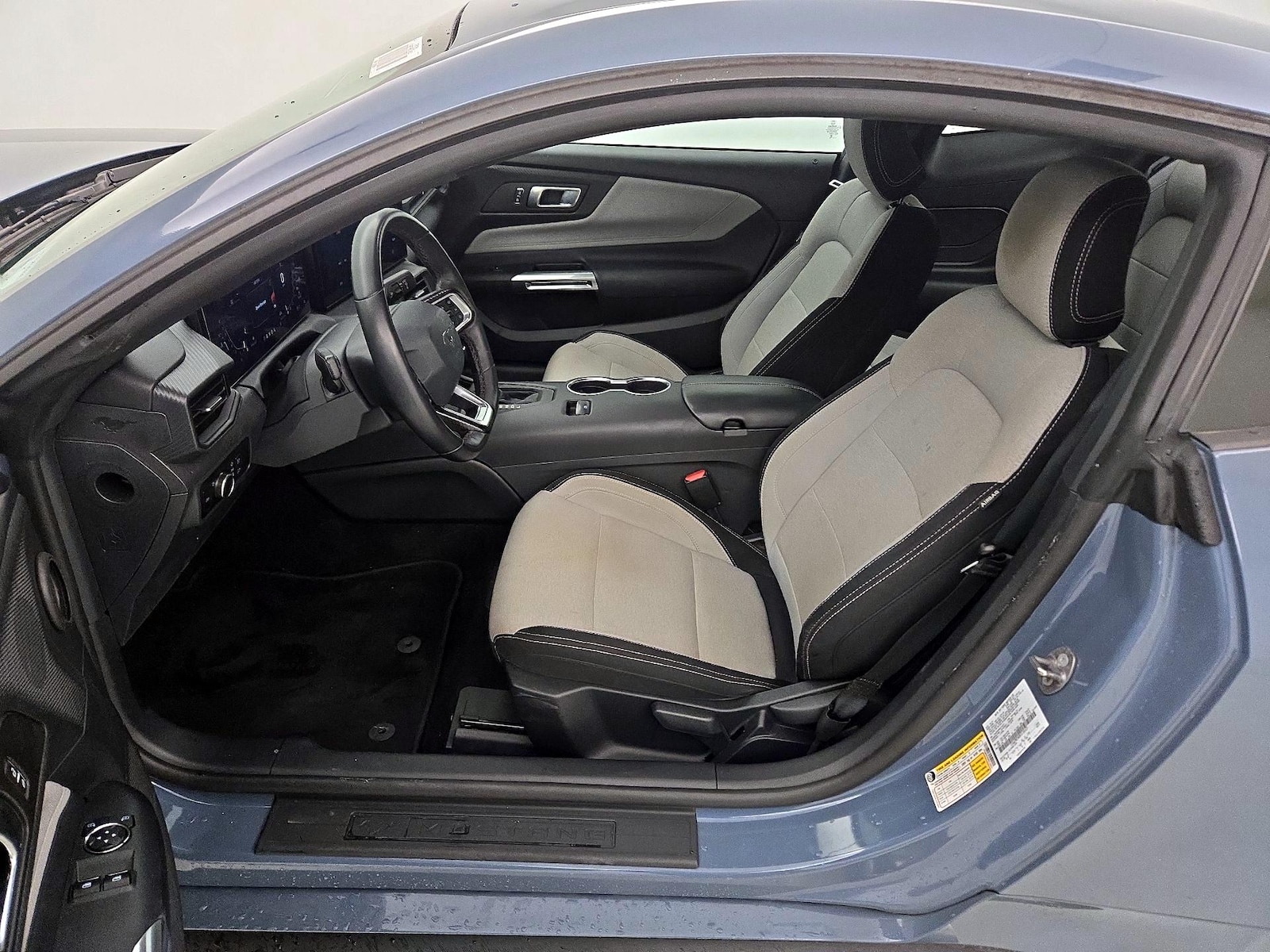2024 Ford Mustang EcoBoost - Photo 12