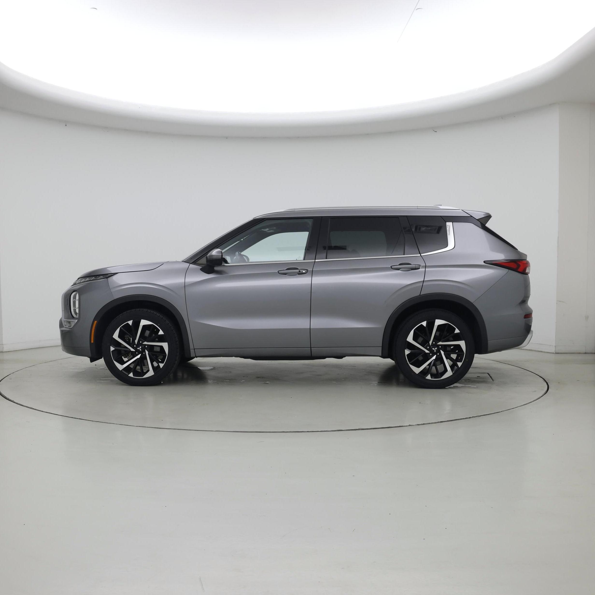 Thumbnail: 2022 Mitsubishi Outlander - 3