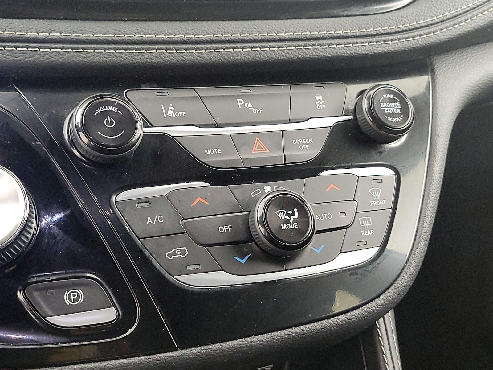 2023 Chrysler Pacifica Hybrid Limited - Photo 18