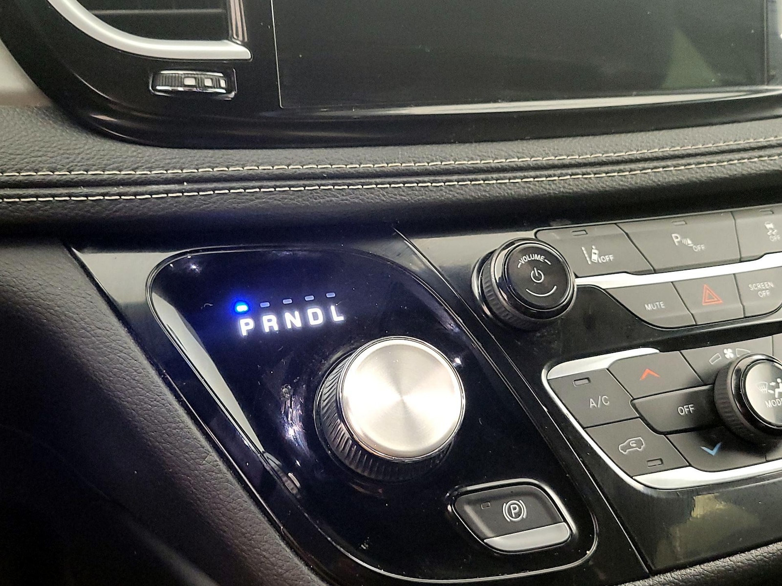 2023 Chrysler Pacifica Hybrid Limited - Photo 19