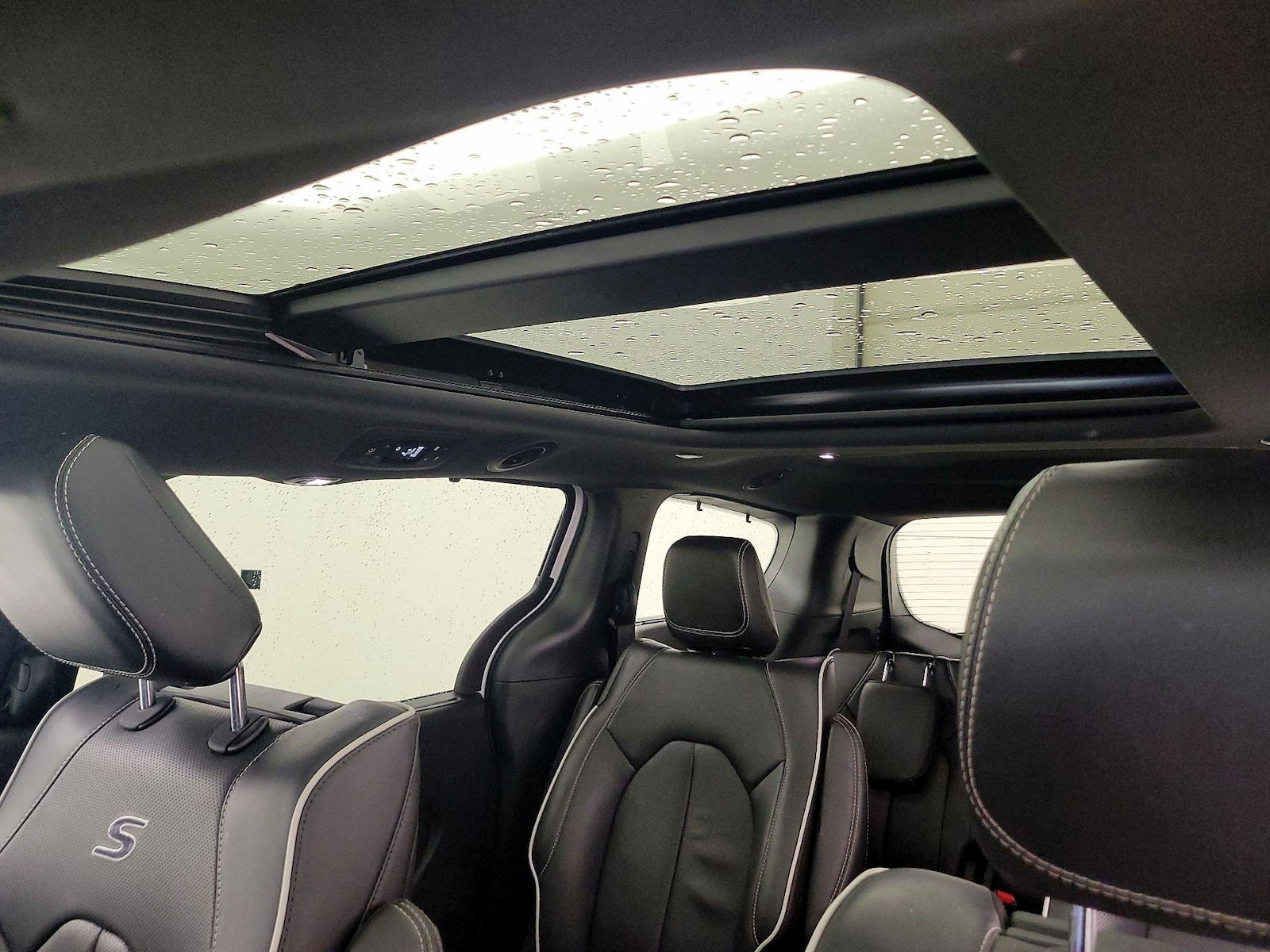 2023 Chrysler Pacifica Hybrid Limited - Photo 21
