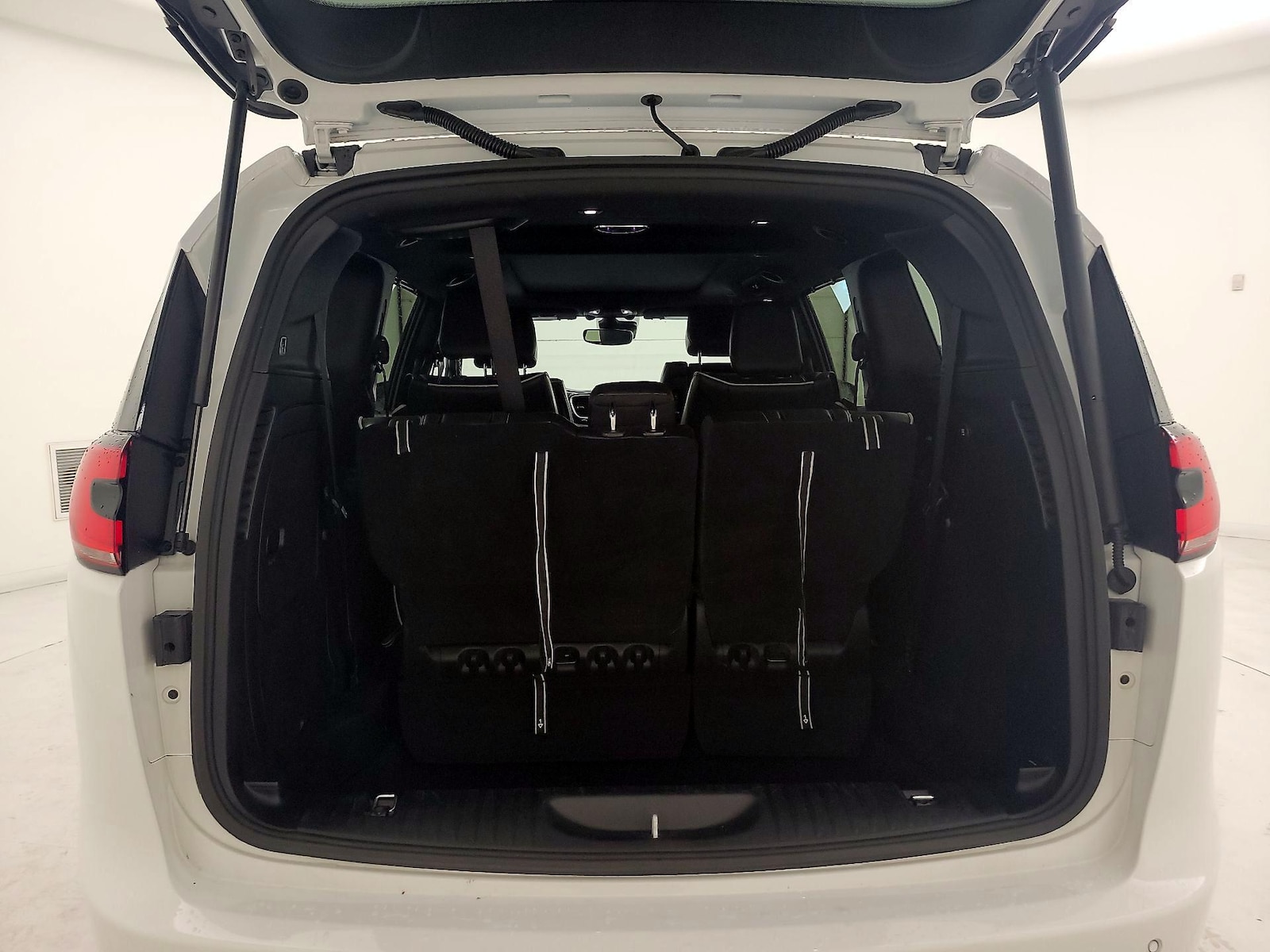 2023 Chrysler Pacifica Hybrid Limited - Photo 24