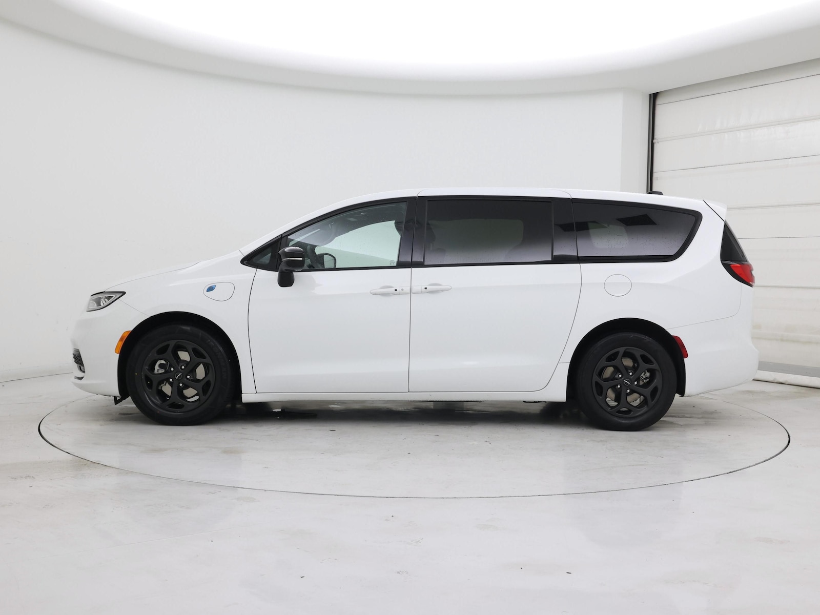 2023 Chrysler Pacifica Hybrid Limited - Photo 4