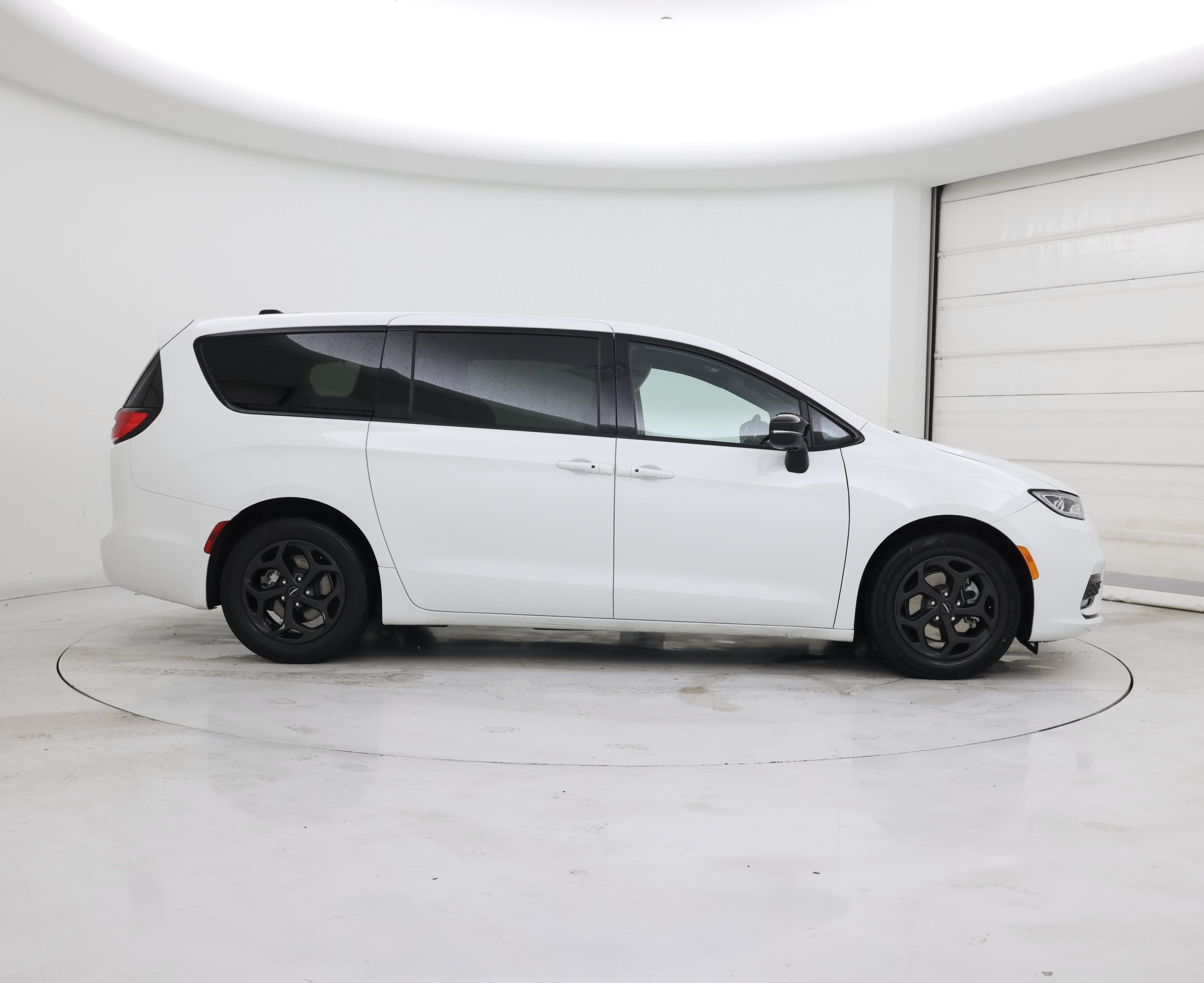 Thumbnail: 2023 Chrysler Pacifica - 7
