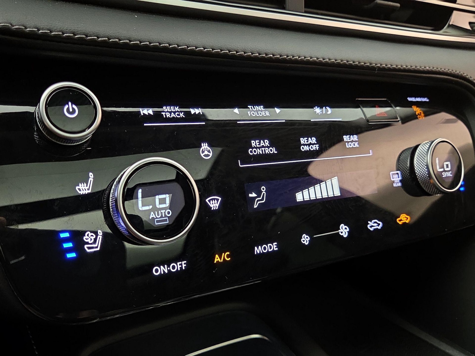 2023 INFINITI QX60 LUXE - Photo 18