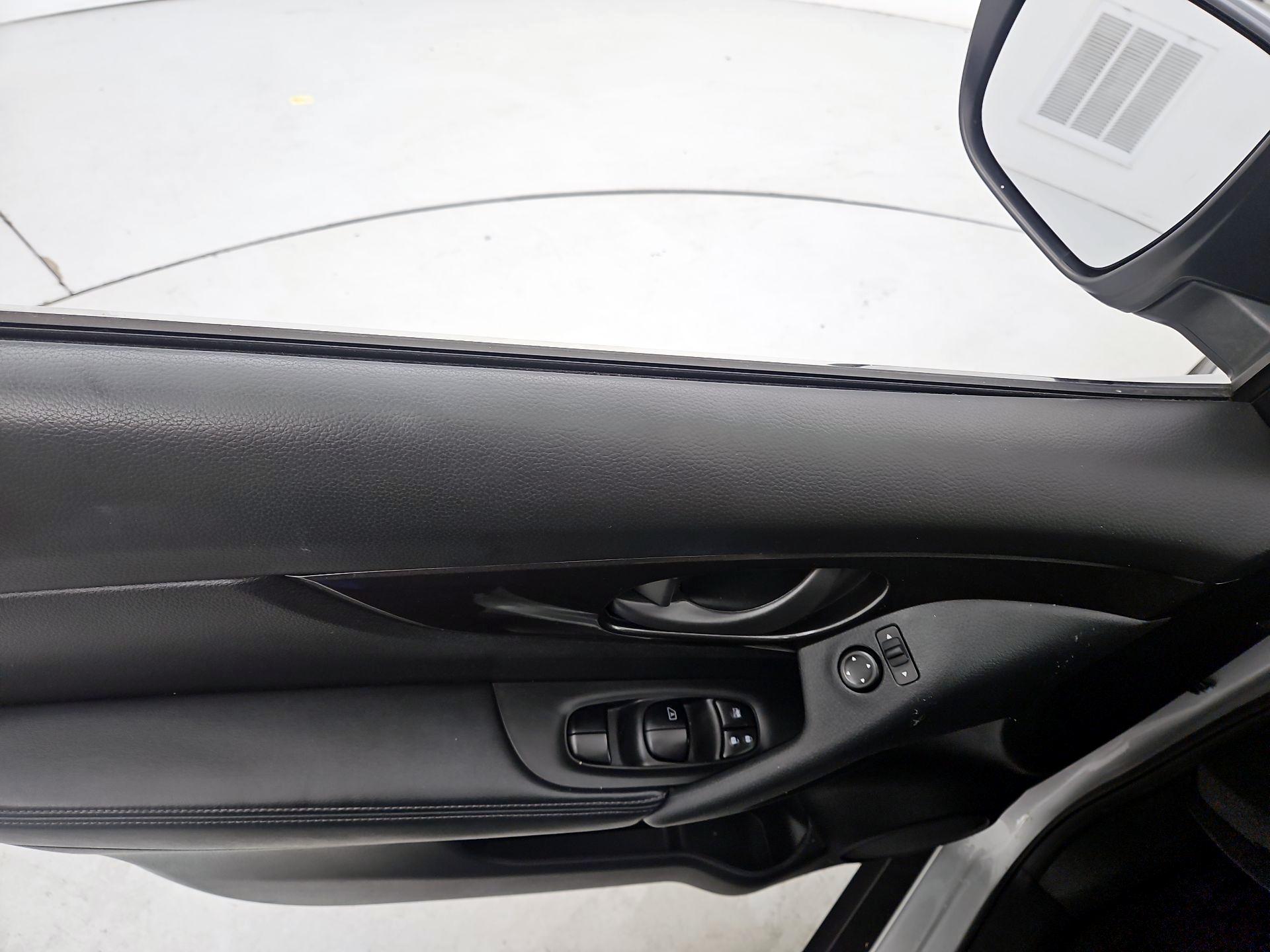 Thumbnail: 2020 Nissan Rogue - 12