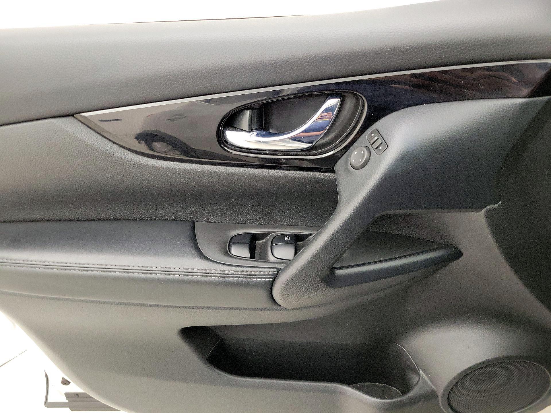 Thumbnail: 2021 Nissan Rogue Sport - 12