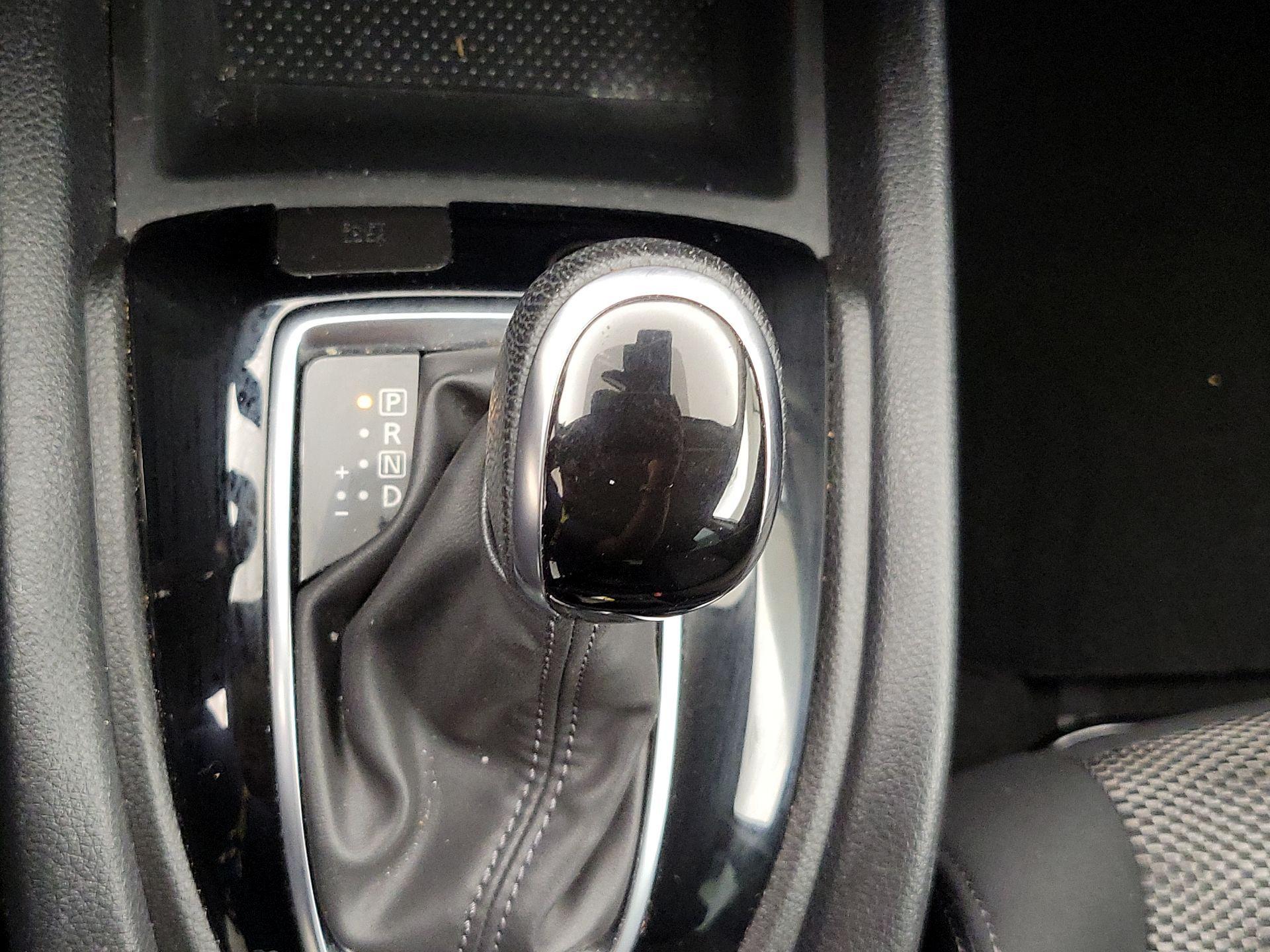 Thumbnail: 2021 Nissan Rogue Sport - 17