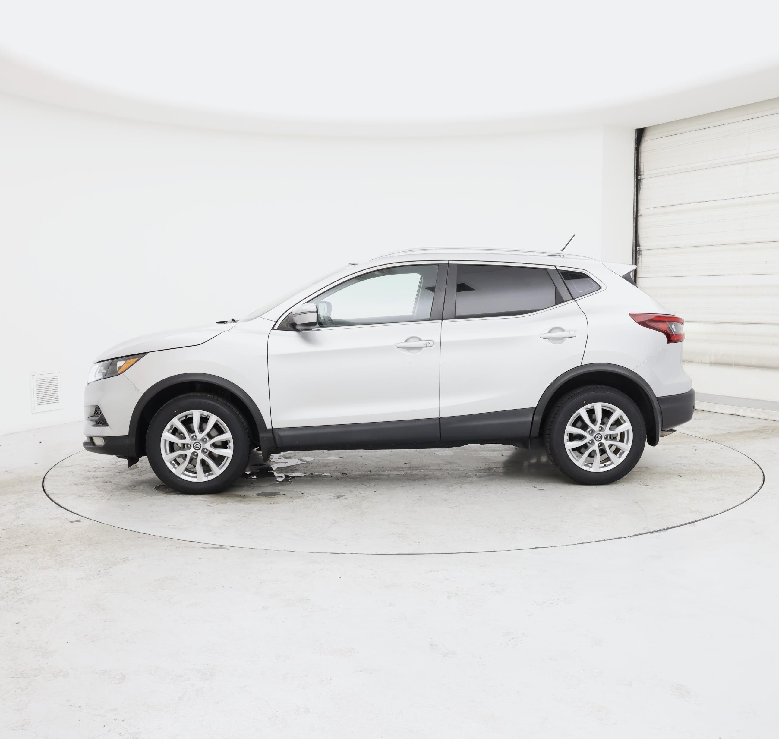 Thumbnail: 2021 Nissan Rogue Sport - 3