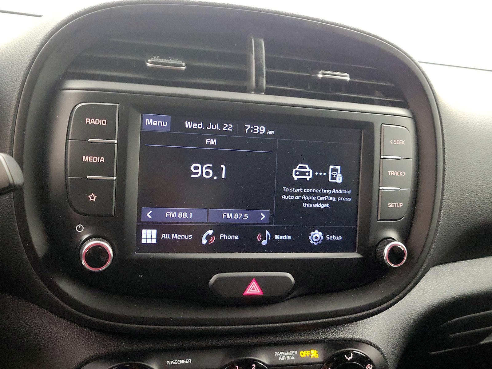 2022 Kia Soul LX - Photo 16