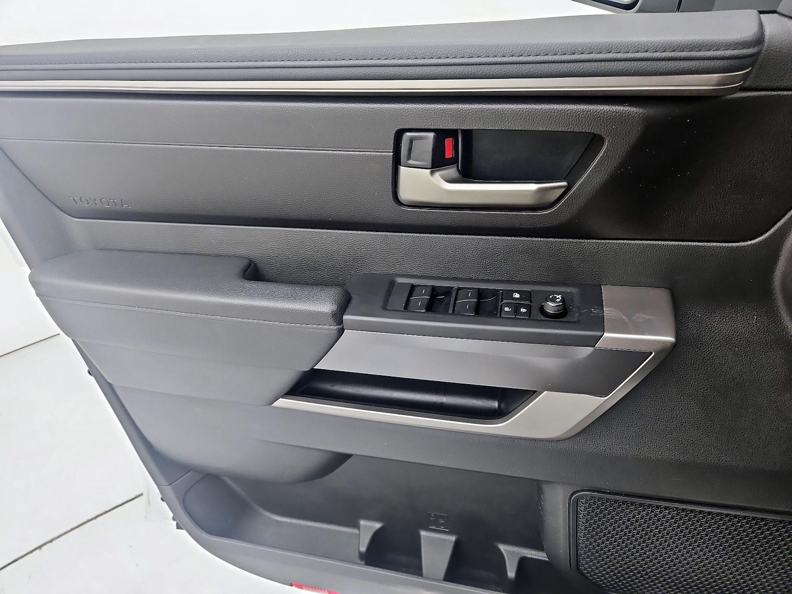 2025 Toyota Tundra SR5 - Photo 13
