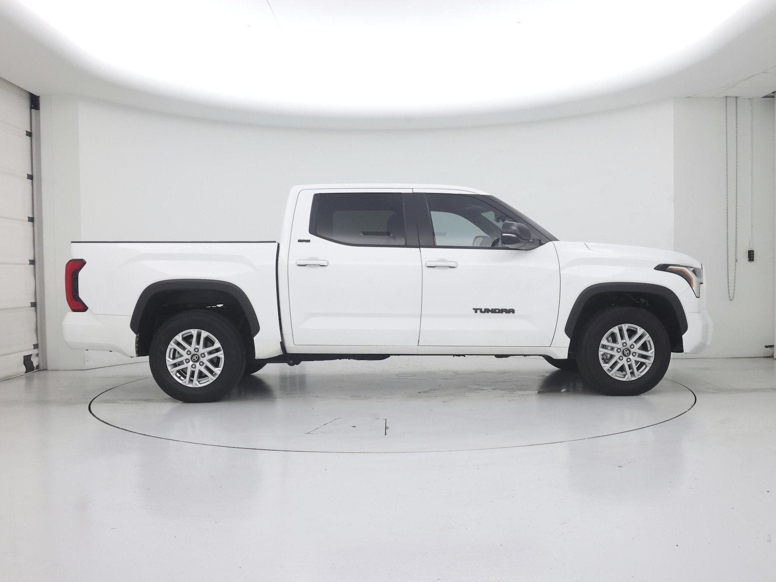 2025 Toyota Tundra SR5 - Photo 8