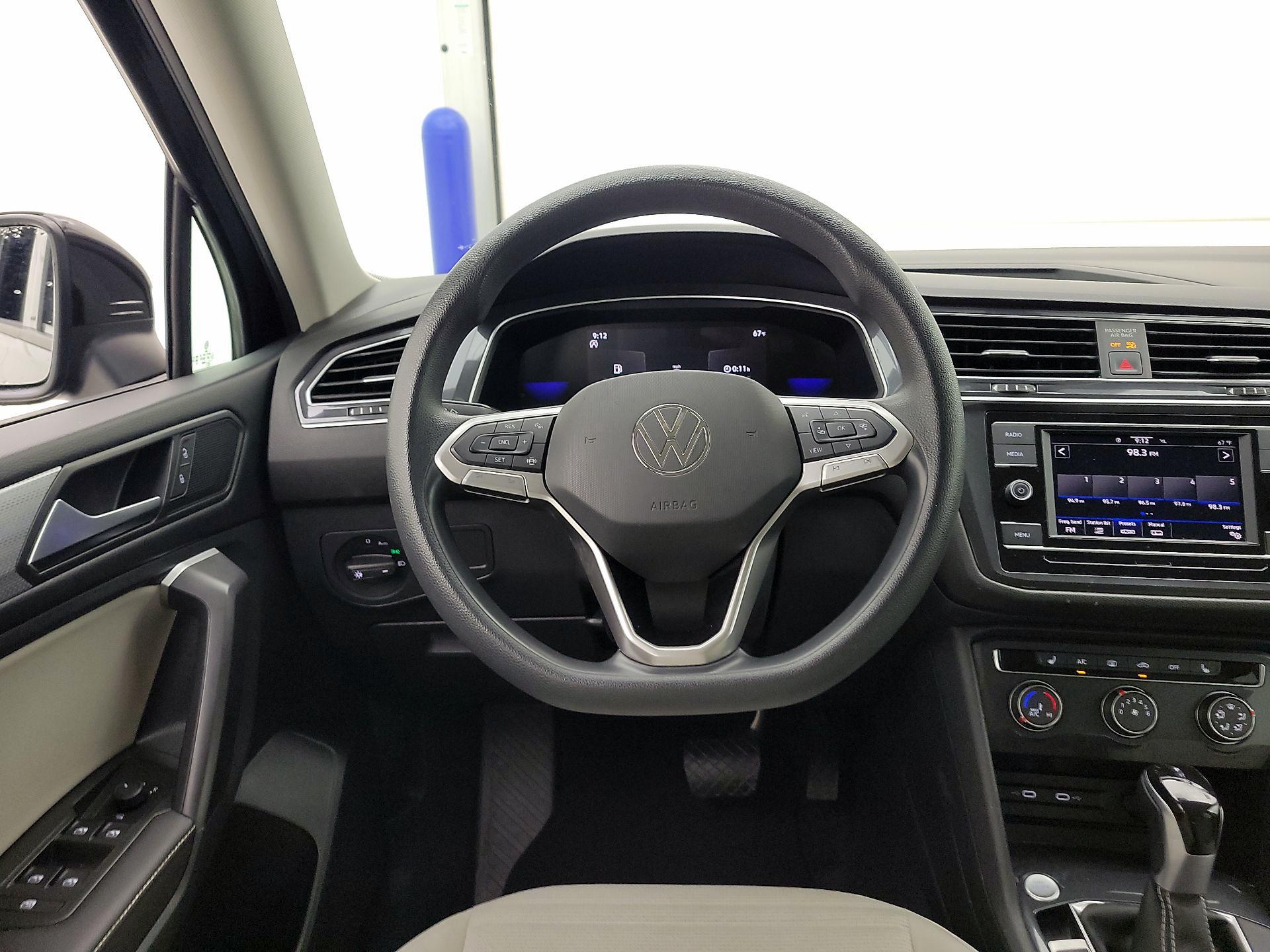 Thumbnail: 2023 Volkswagen Tiguan - 10