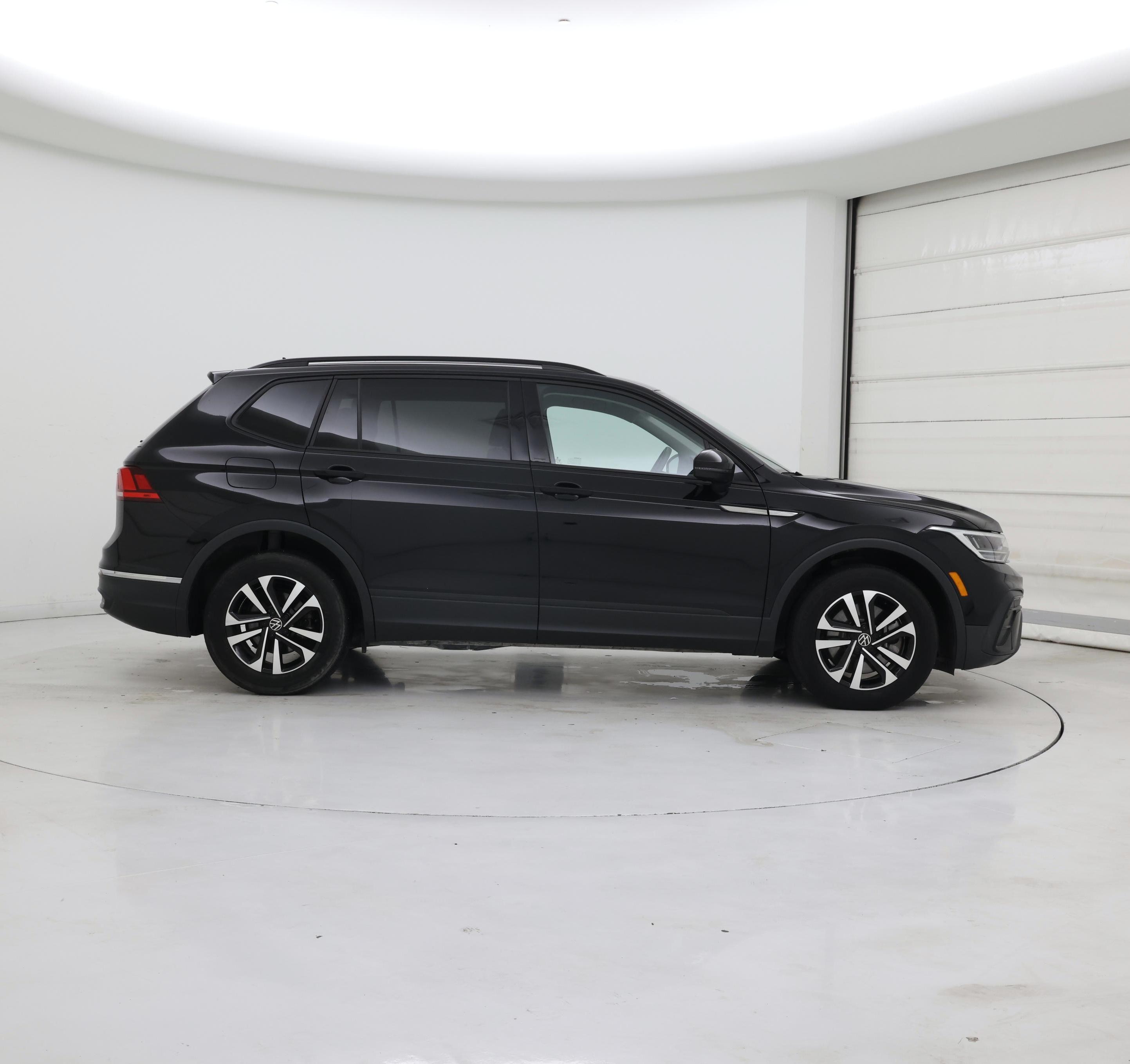 Thumbnail: 2023 Volkswagen Tiguan - 7